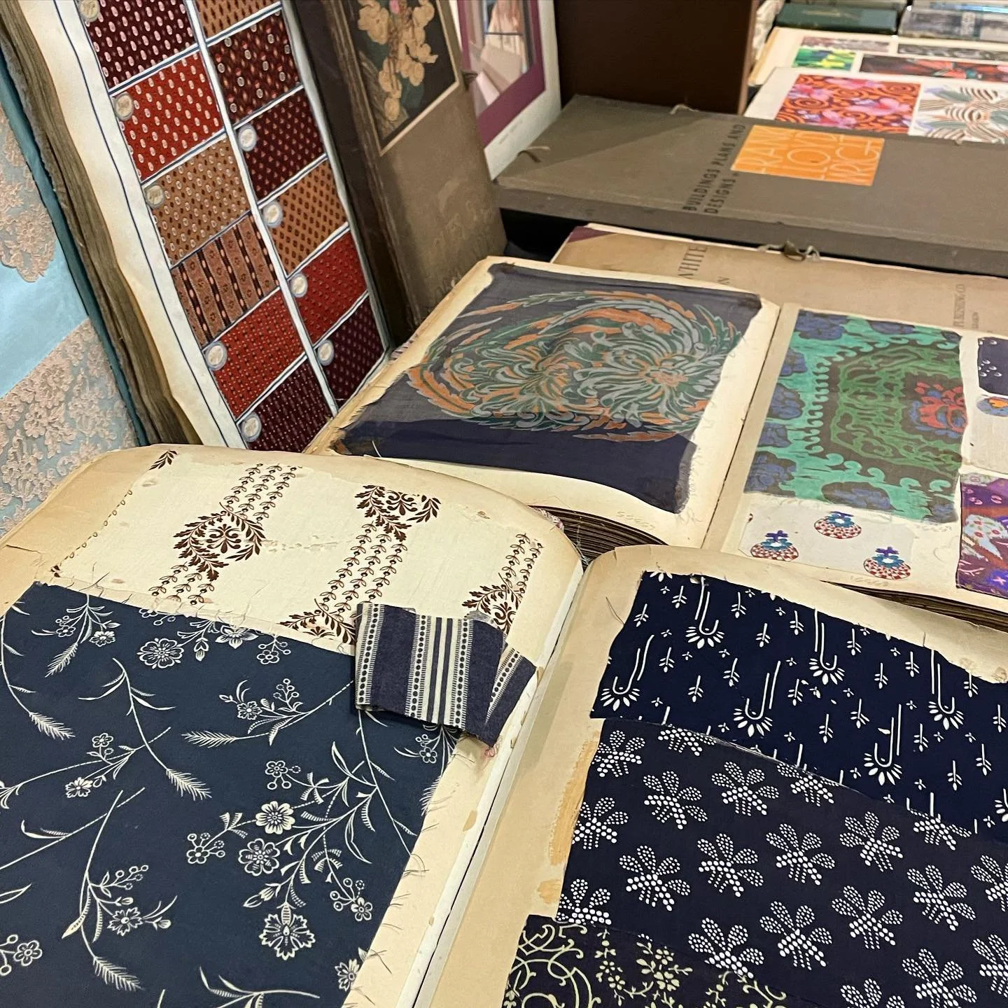 Market pics:
1 - Historic textiles 
2 - Part of the largest Hermes scarf collection I&rsquo;ve ever seen🧣 
3 - @madegoods mirror featuring my patchwork pants 
4 - Antique silk embroidered crane tapestry that I NEED
5 - Classic checkerboard tile made