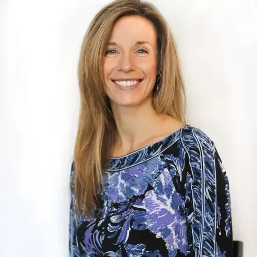 Stephanie Affinito is the host of the Get literate podcast and the kidlit love podcast and is smiling at the camera