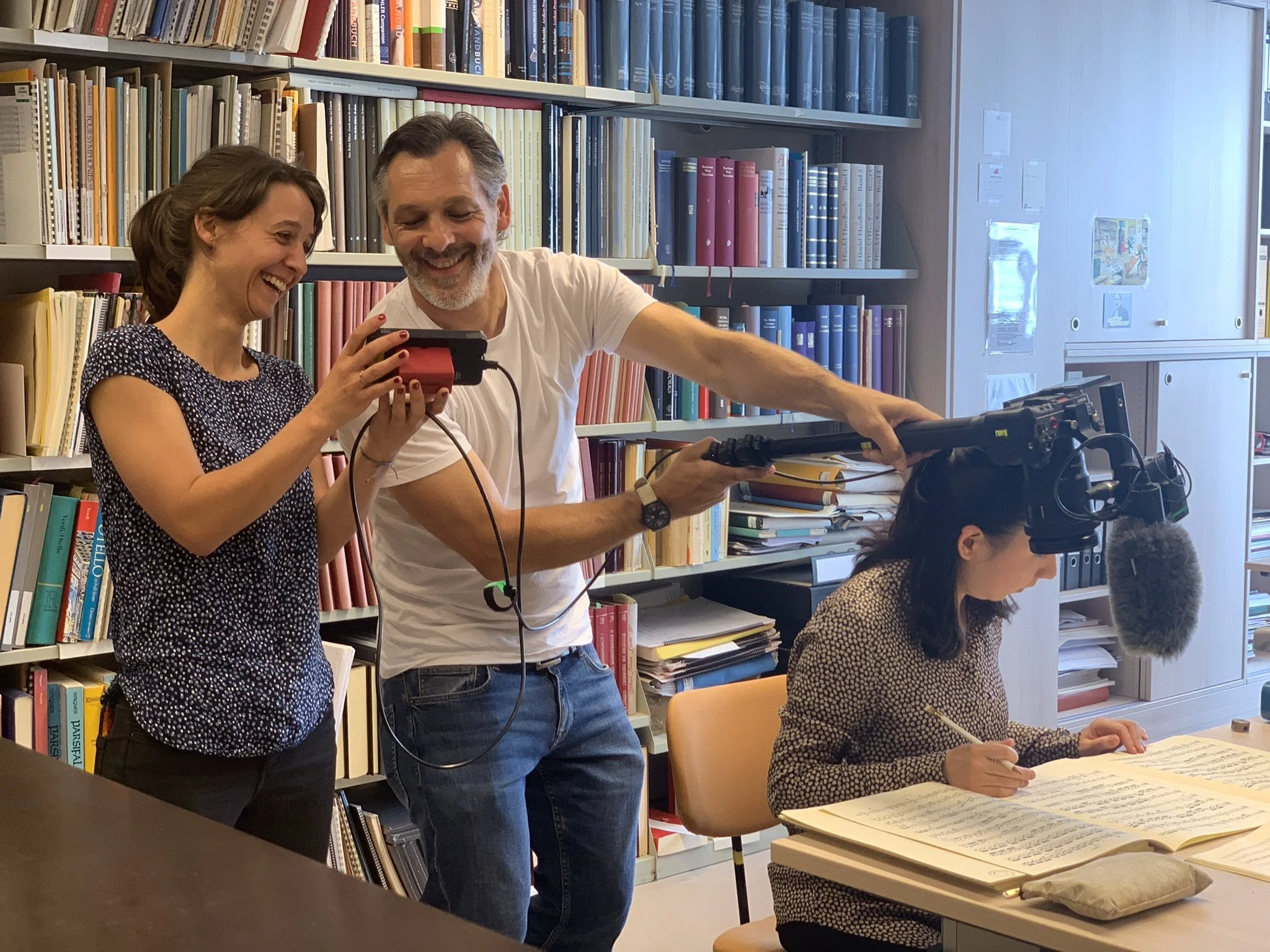 Dreh mit Nodoka im Notenarchiv_Kamera Jens Kleinert.JPEG