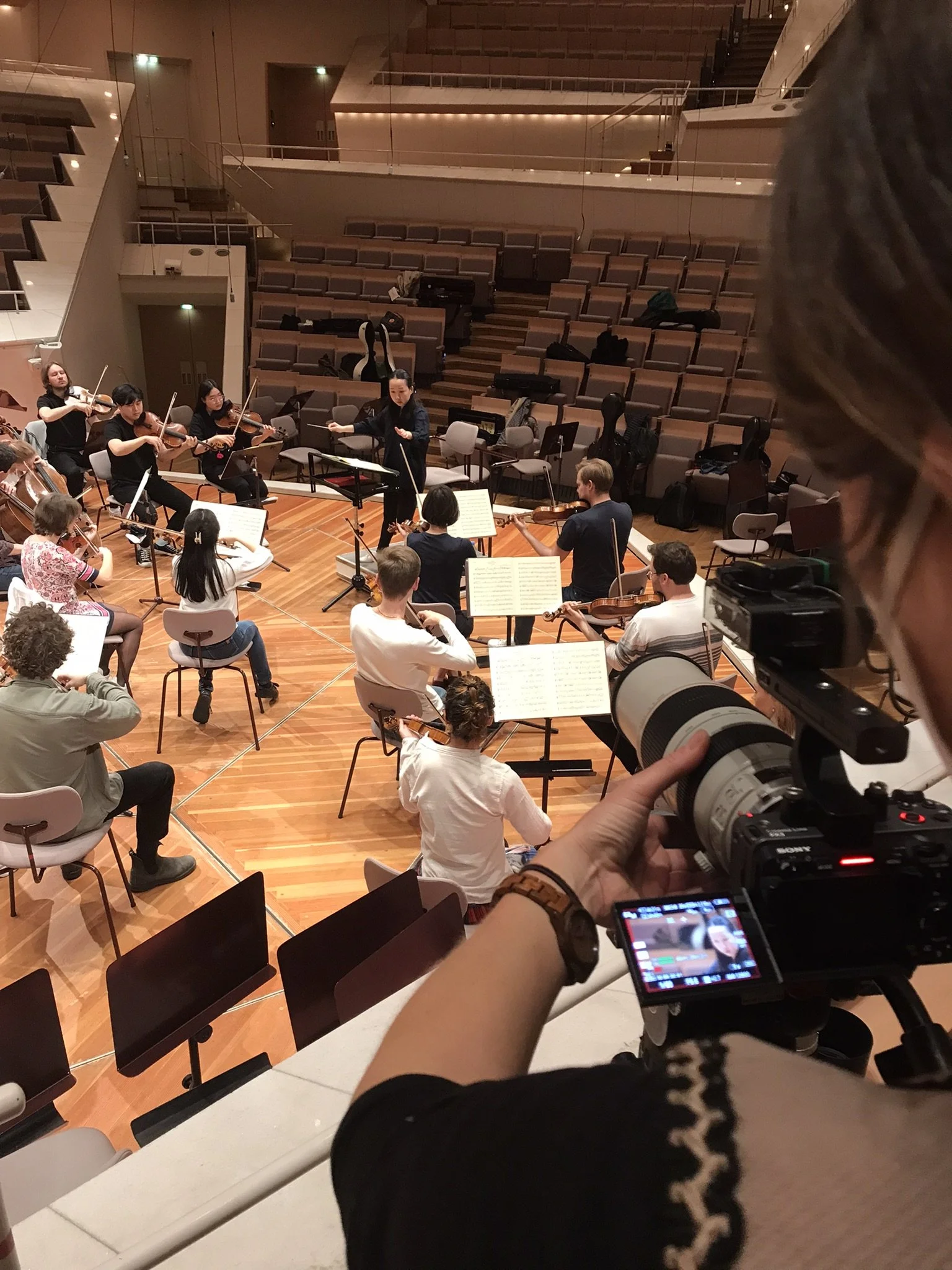 Dreh mit Nodoka und Akademieorchester_Kamera Julia Matyschik.JPEG