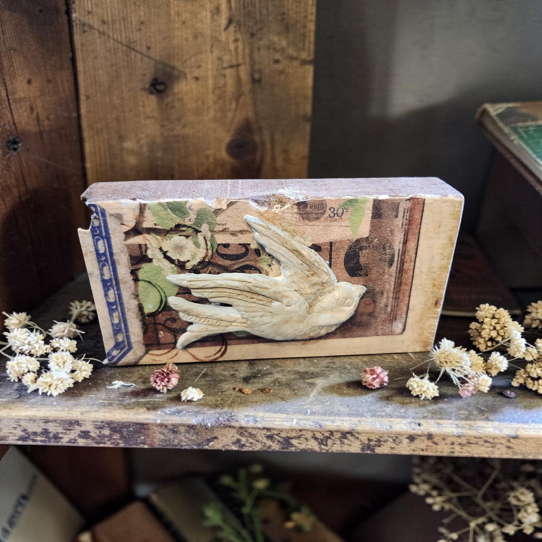 Swallow Shelf Sitter.png