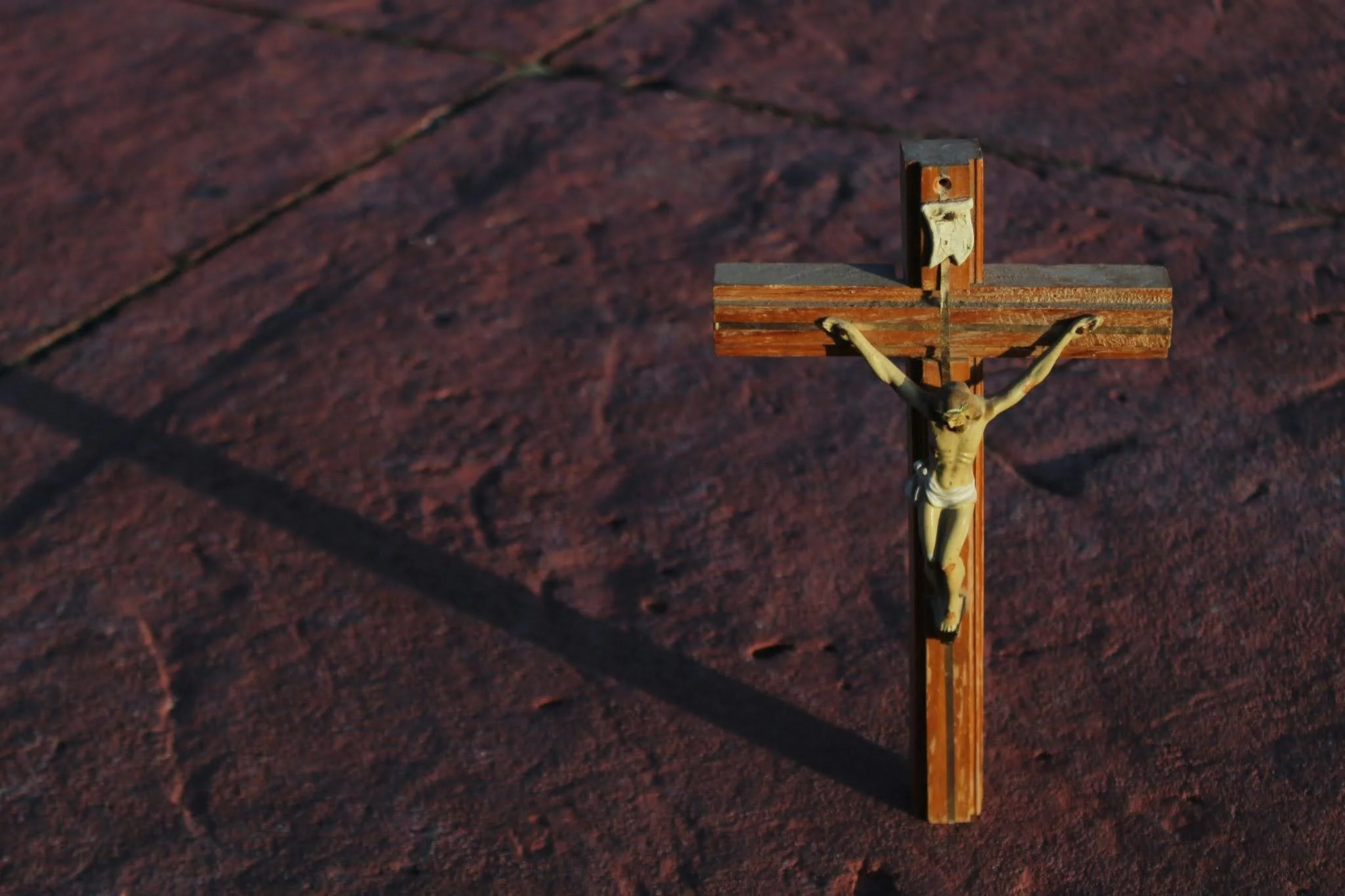 Cardenales estadounidenses influyentes advierten contra una guerra con Irán y las políticas migratorias de Trump