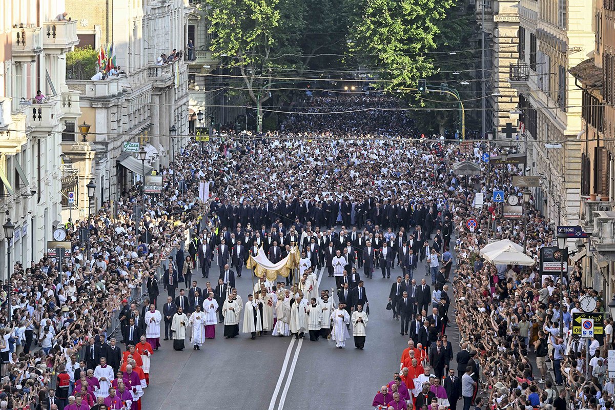 El papa León: Mantengamos vivo el hermoso testimonio de las procesiones del Corpus Christi