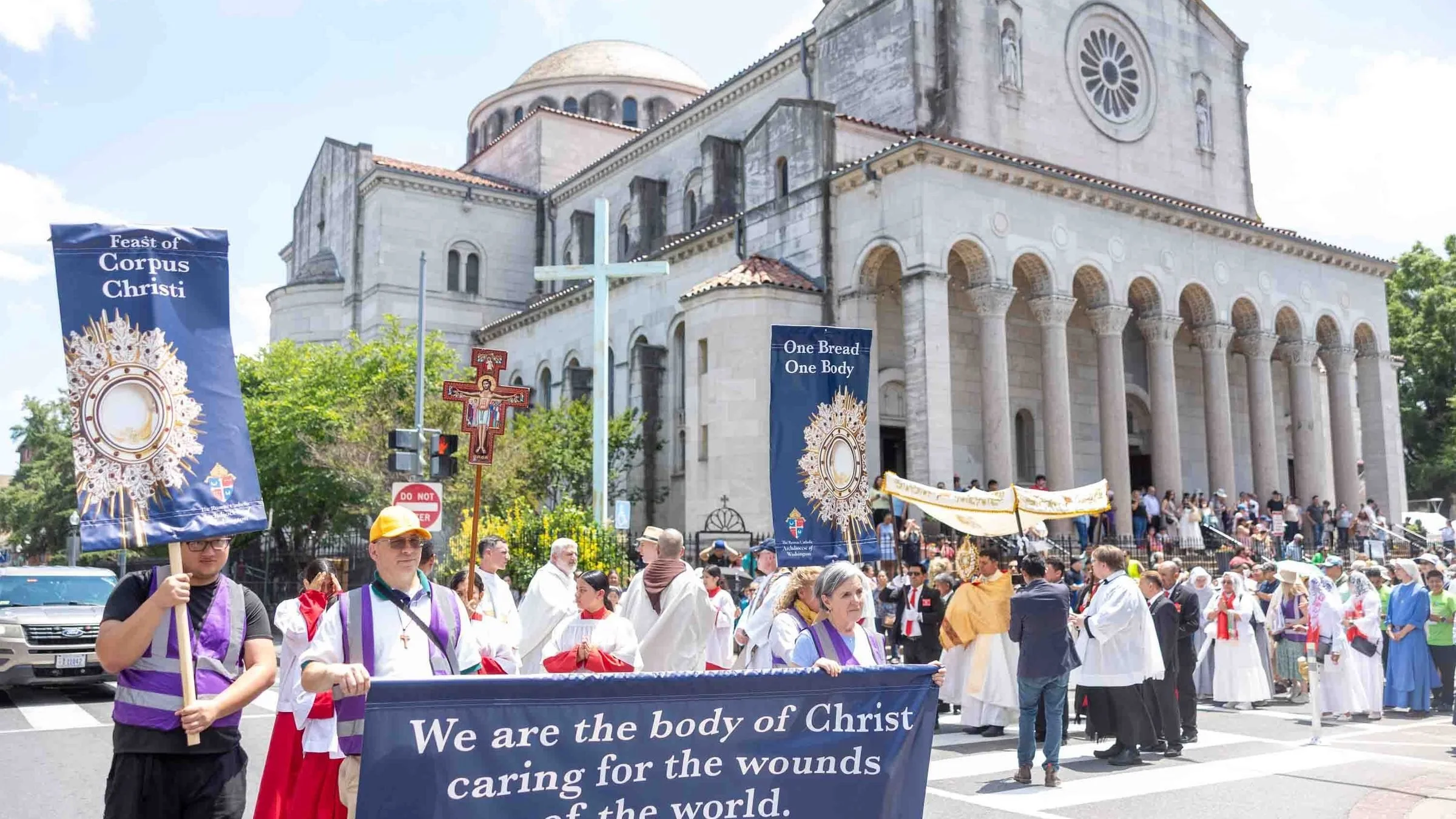 Solidaridad con los inmigrantes en la celebración del Corpus Christi