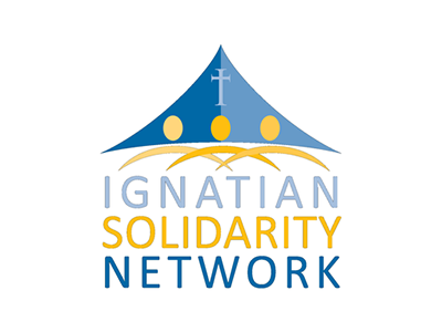 Logotipo de la Red de Solidaridad Ignaciana, cuya misión es crear redes, educar y formar defensores de la justicia social en consonancia con la orden de los jesuitas