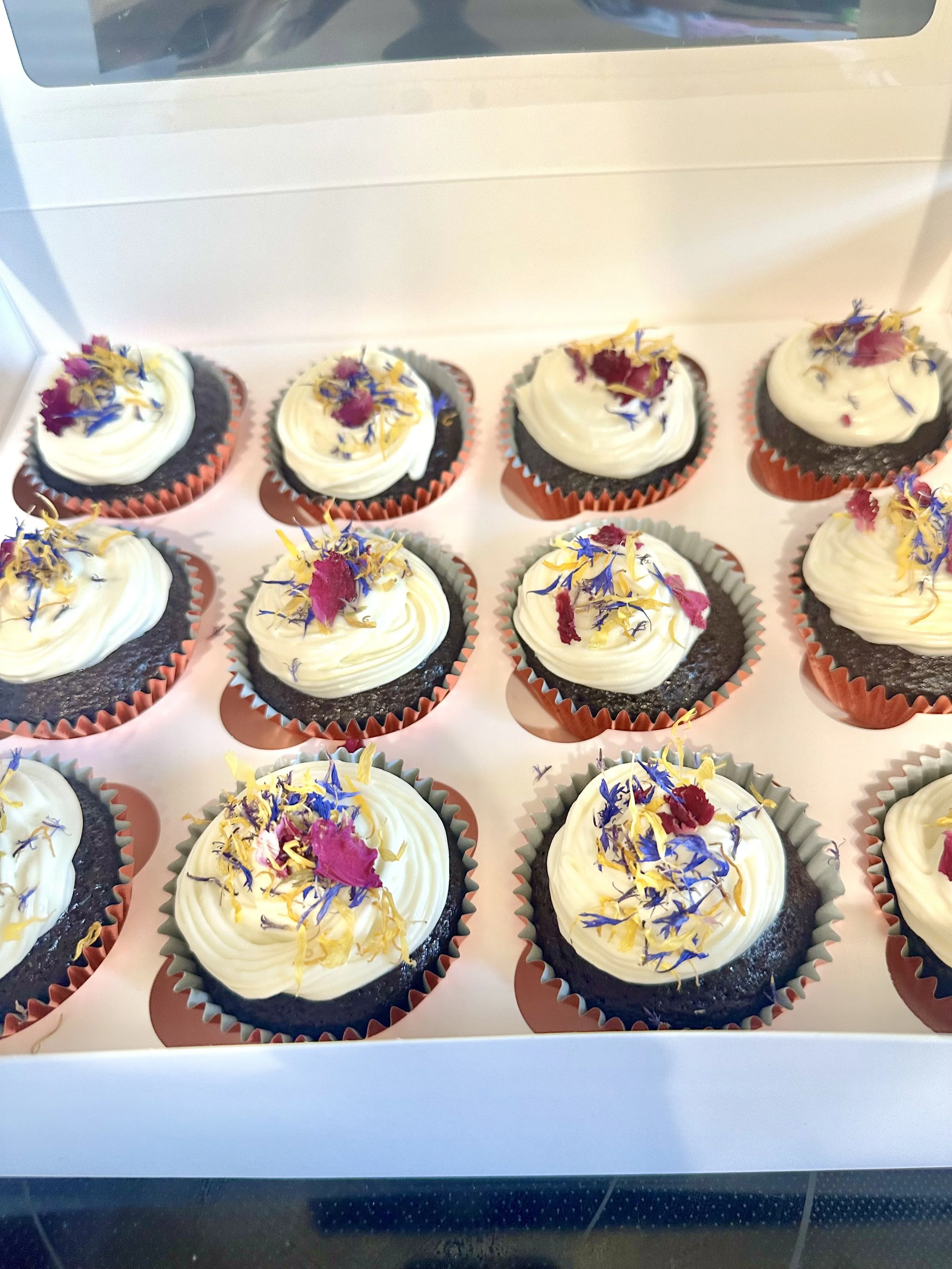 Chocolate Cupcakes (24 / 2 Dozen Cupcakes)