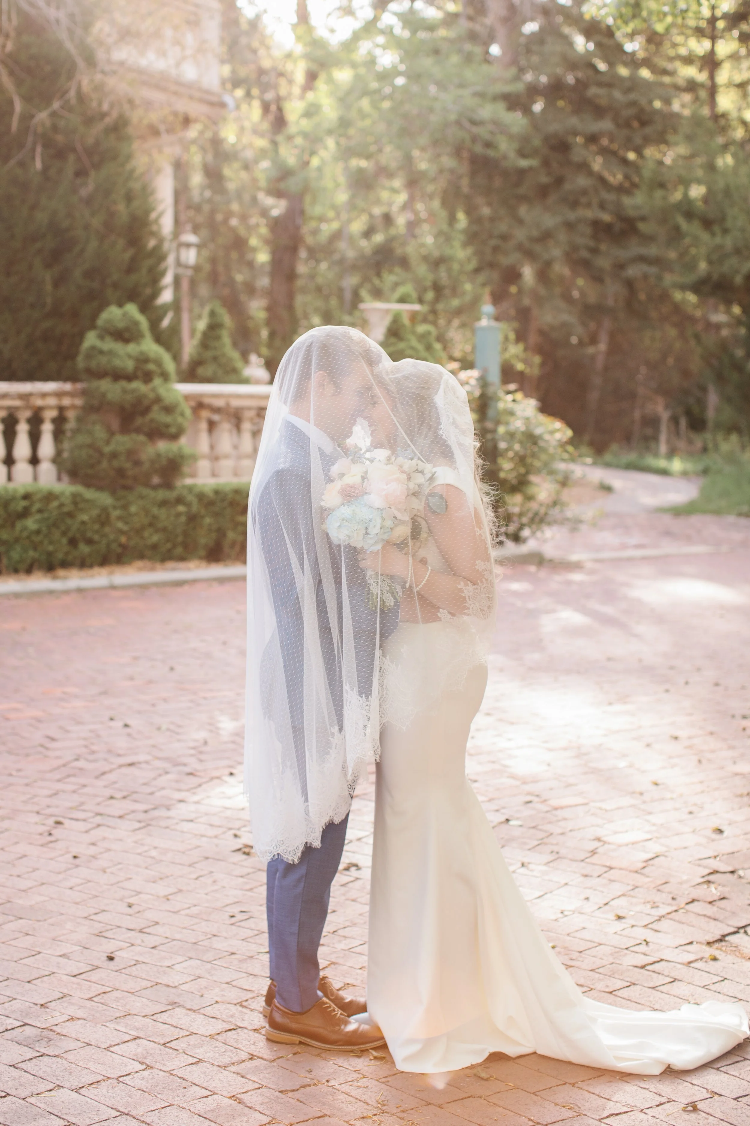 Photo: @kalipoulsenphotography;
Custom Mantilla veil for Madison