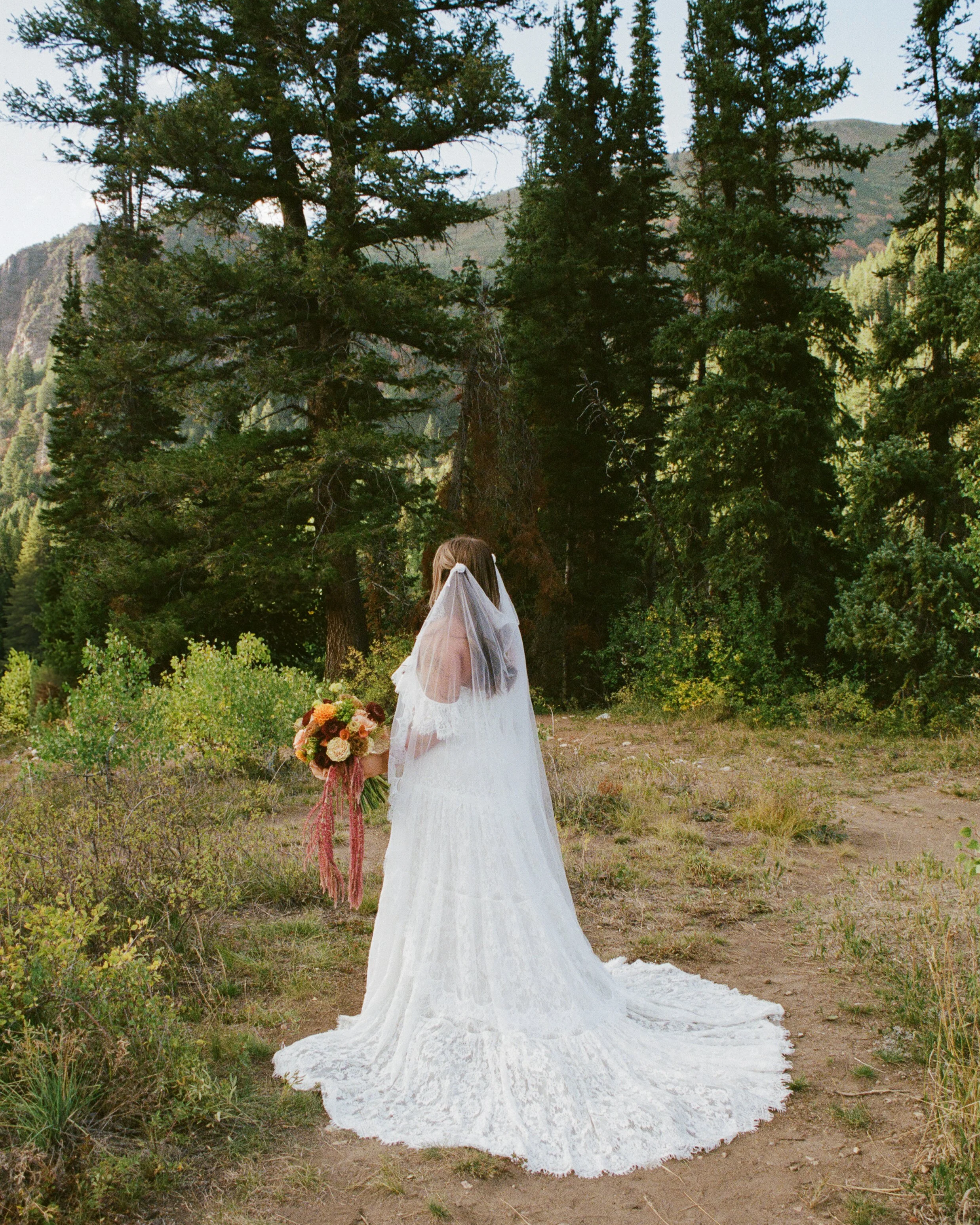 Photo: @madilynkfilm
Custom Drape Veil for Holly