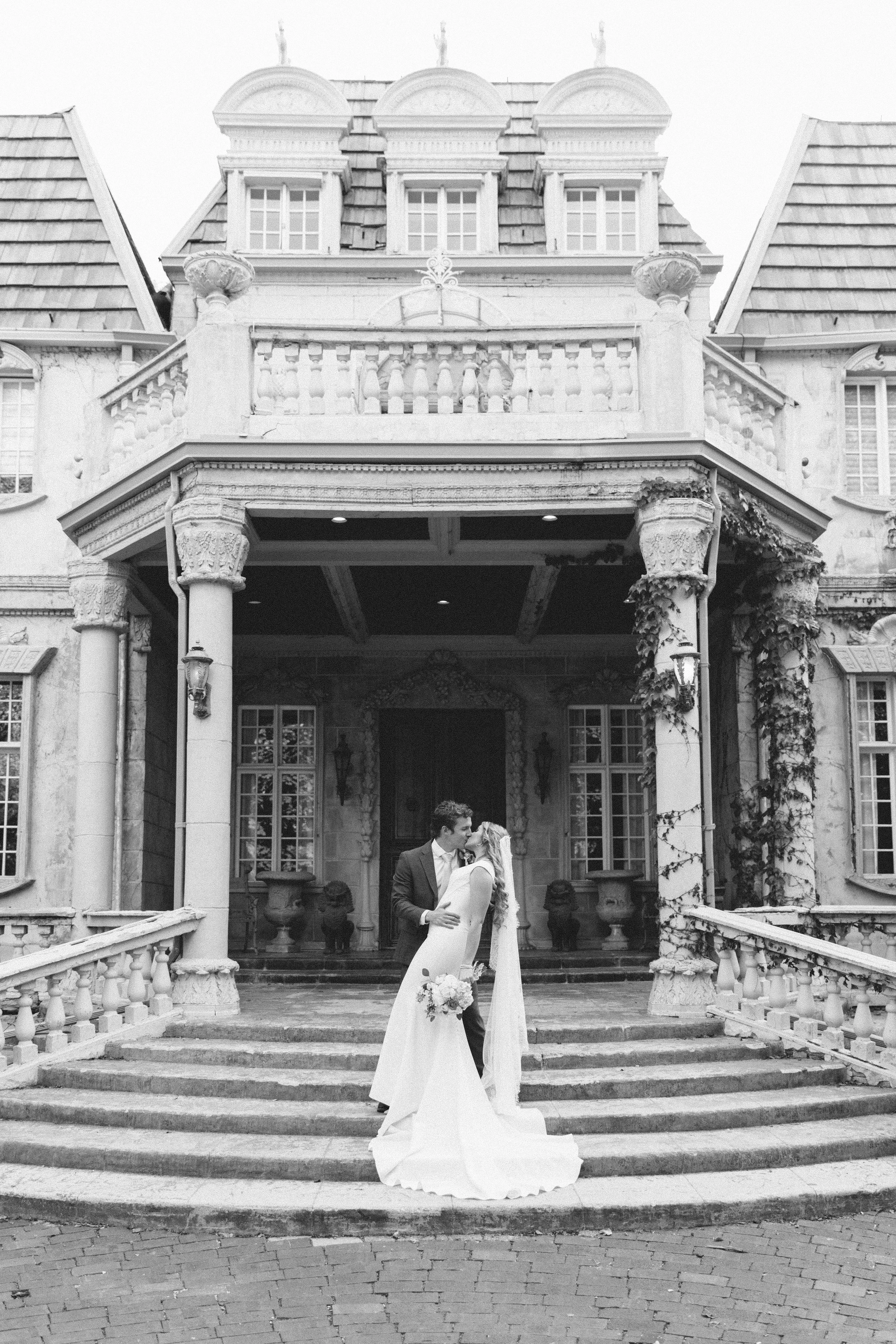 Photo: @kalipoulsenphotography;
Custom Mantilla veil for Madison