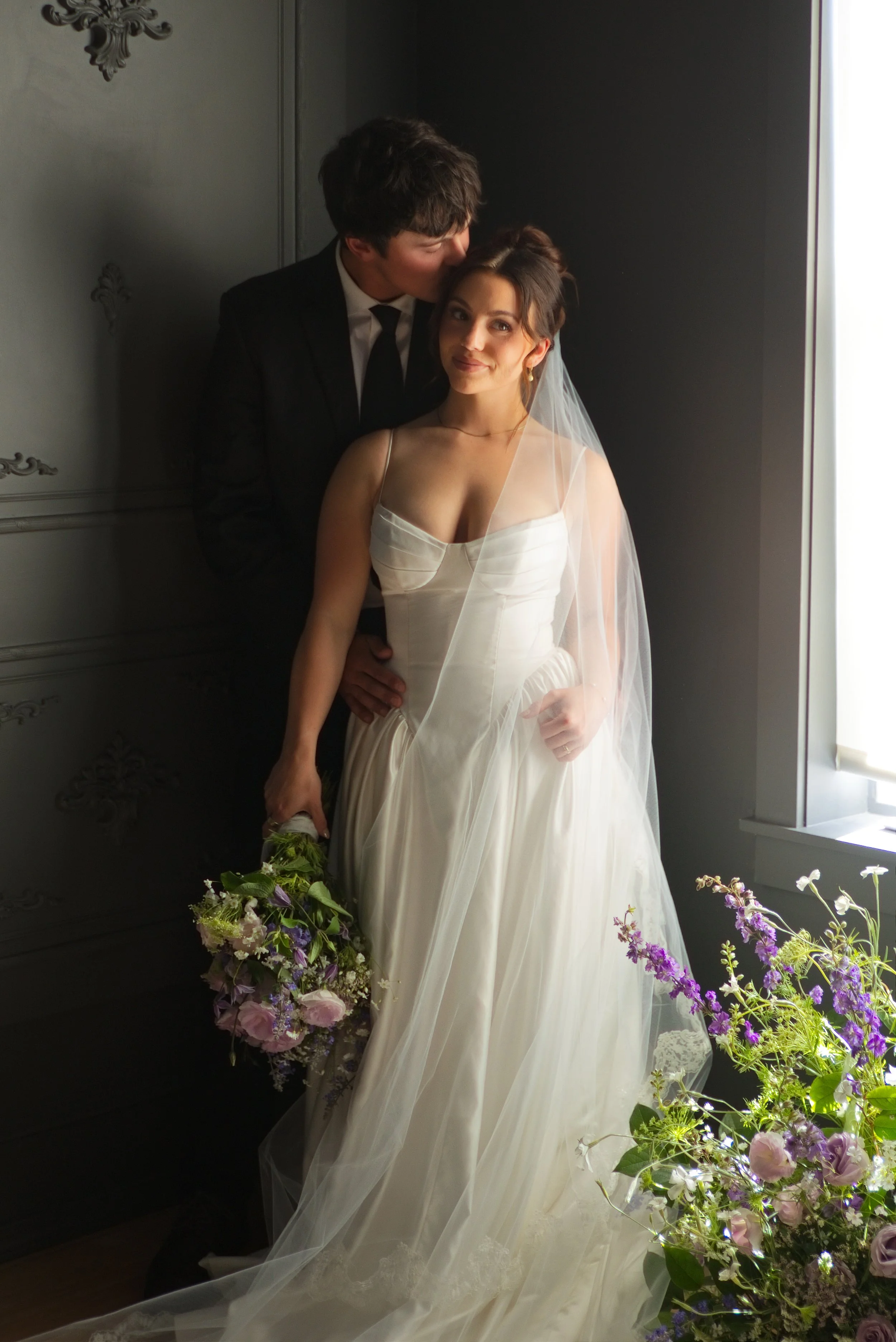 Photo @fergmanphotography;
Custom lace trimmed veil for Tristin