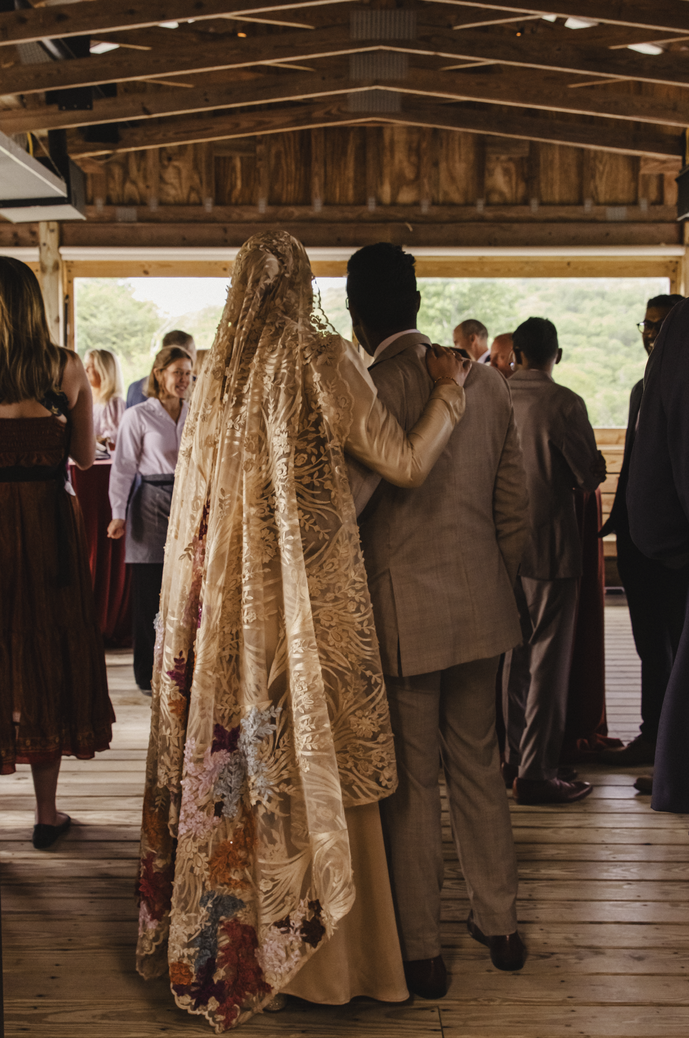 Photos by @_avahicks_
Custom dyed veil for Phoebe