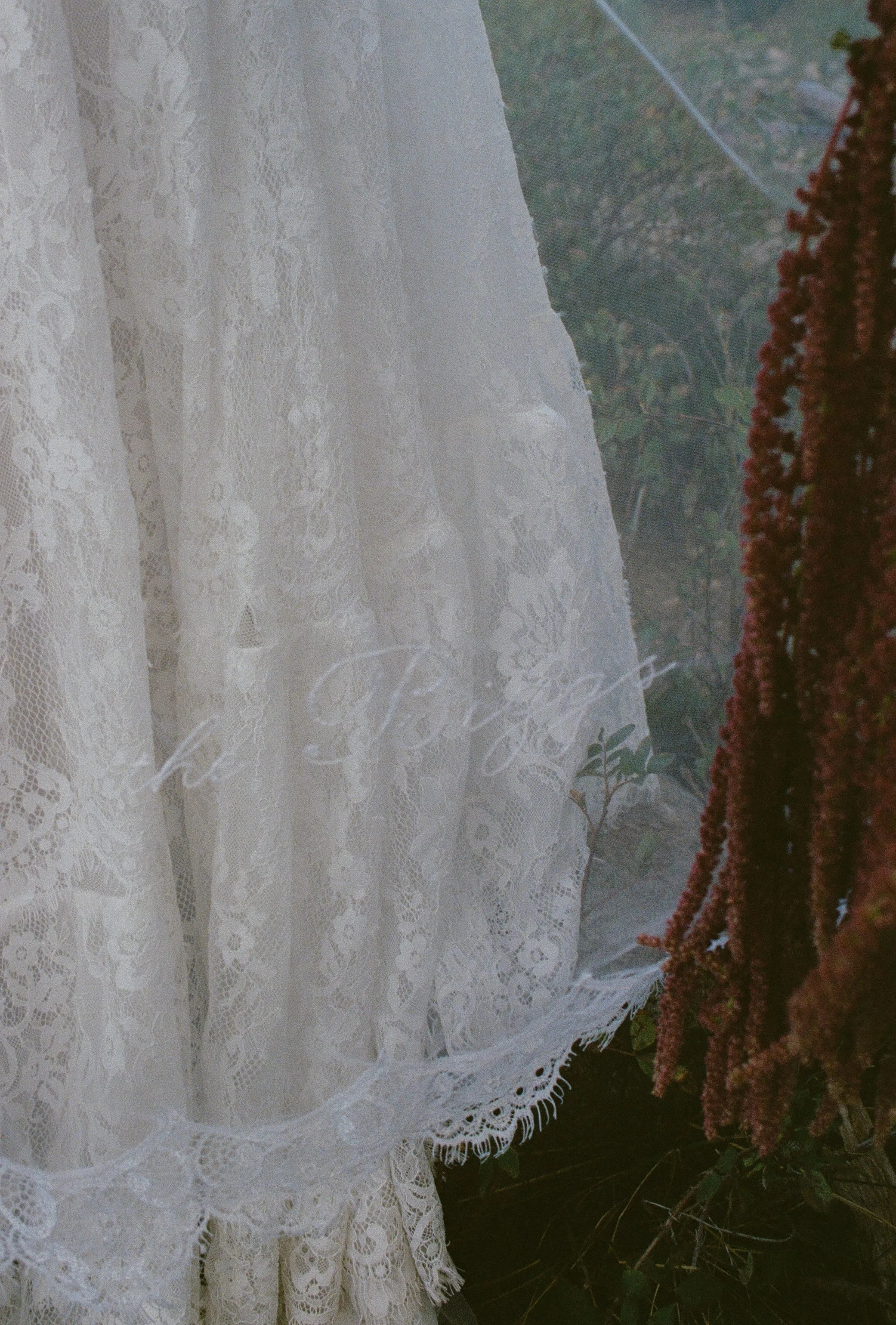 Photo: @madilynkfilm
Custom Drape Veil for Holly