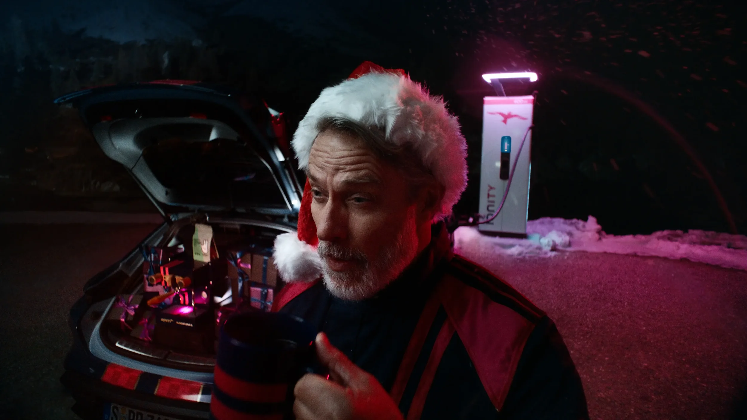69934c9f6cf937f1d668f7b3_FastSanta_Still_15.webp