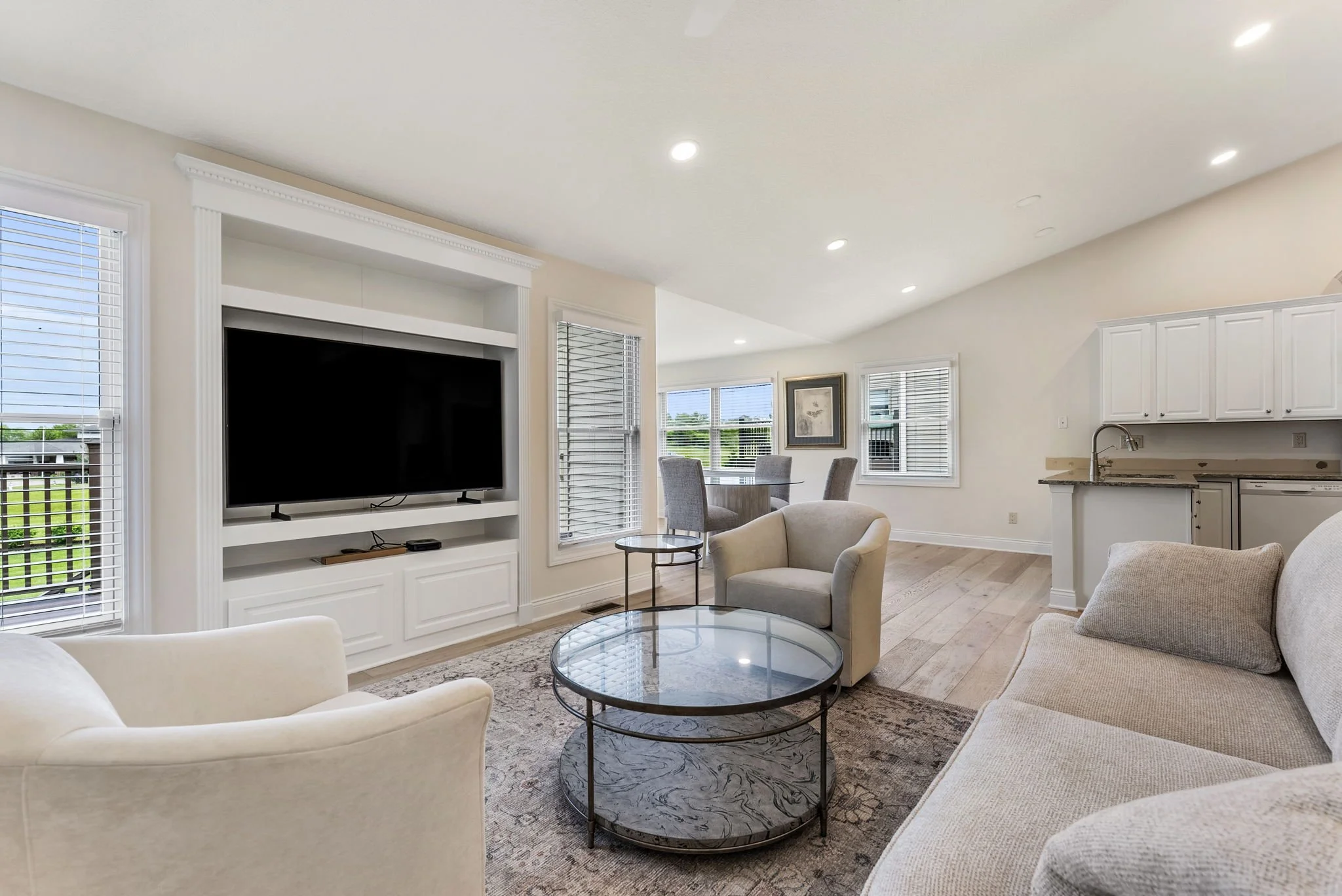 5-web-or-mls-3712 Majestic Dr-5.jpg