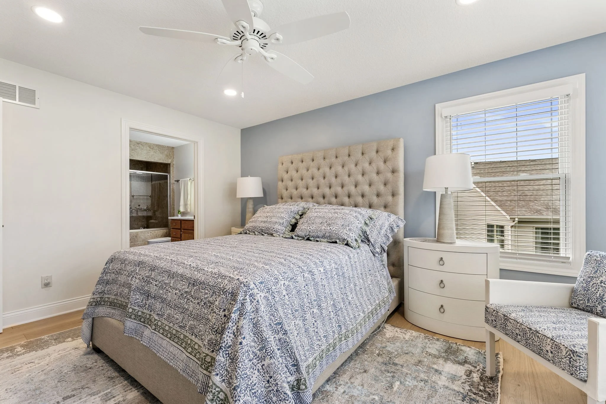 4-web-or-mls-3712 Majestic Dr-4.jpg