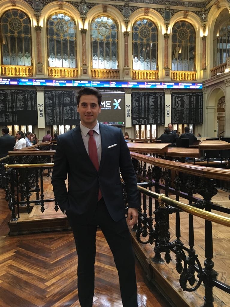 Cómo un ETF permite invertir de forma pasiva con bajas comisiones