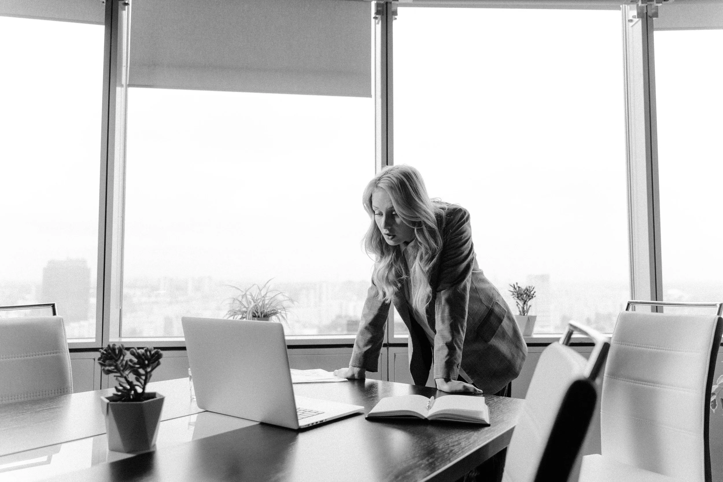 10 Things to Consider Before Hiring a Fractional HR Executive (From a Real Practitioner)