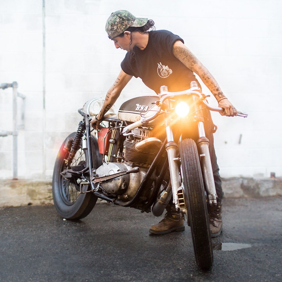 BSA_headlight_J-standing.JPG