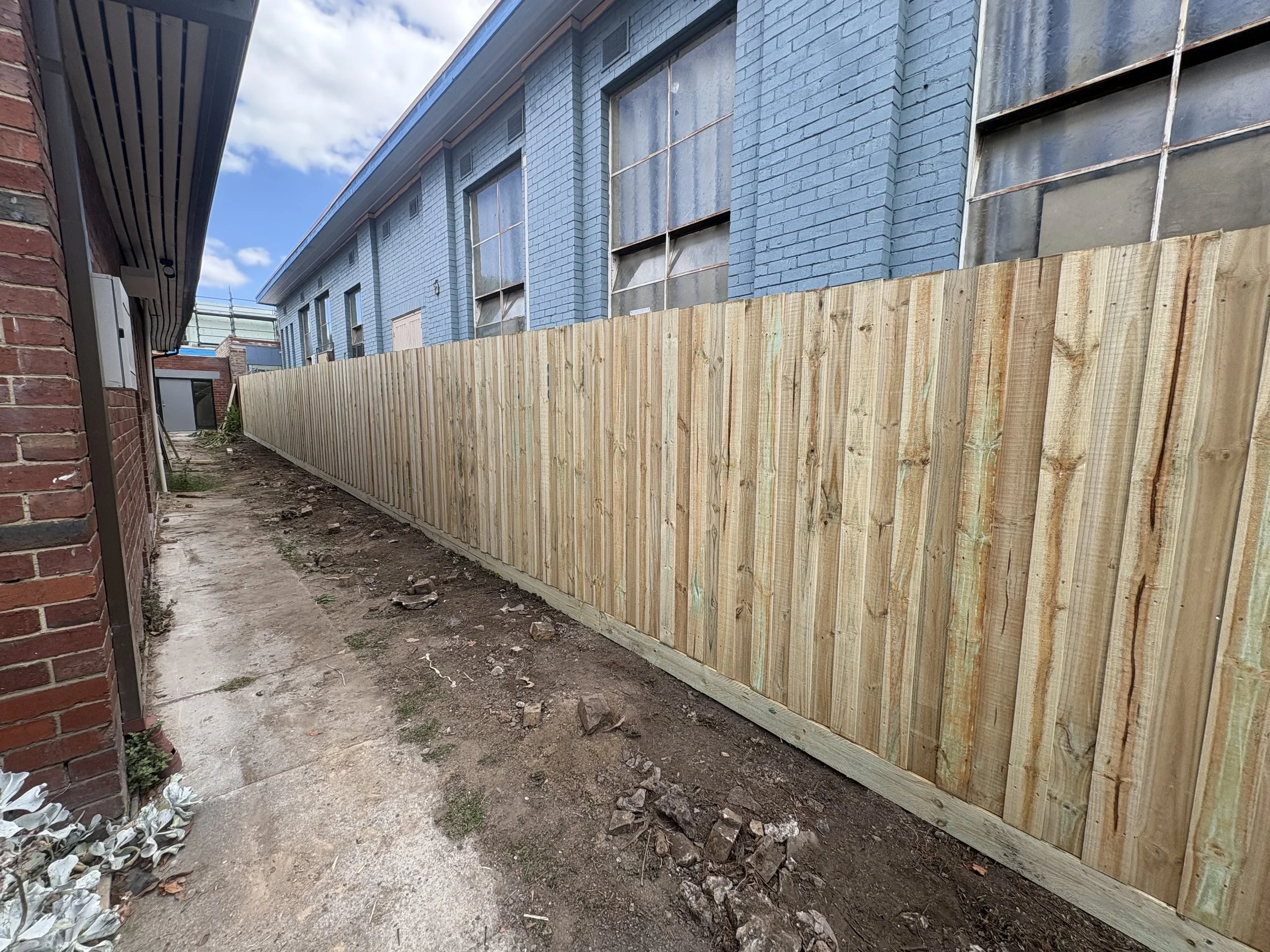 Preston- Standard Timber Paling Fence