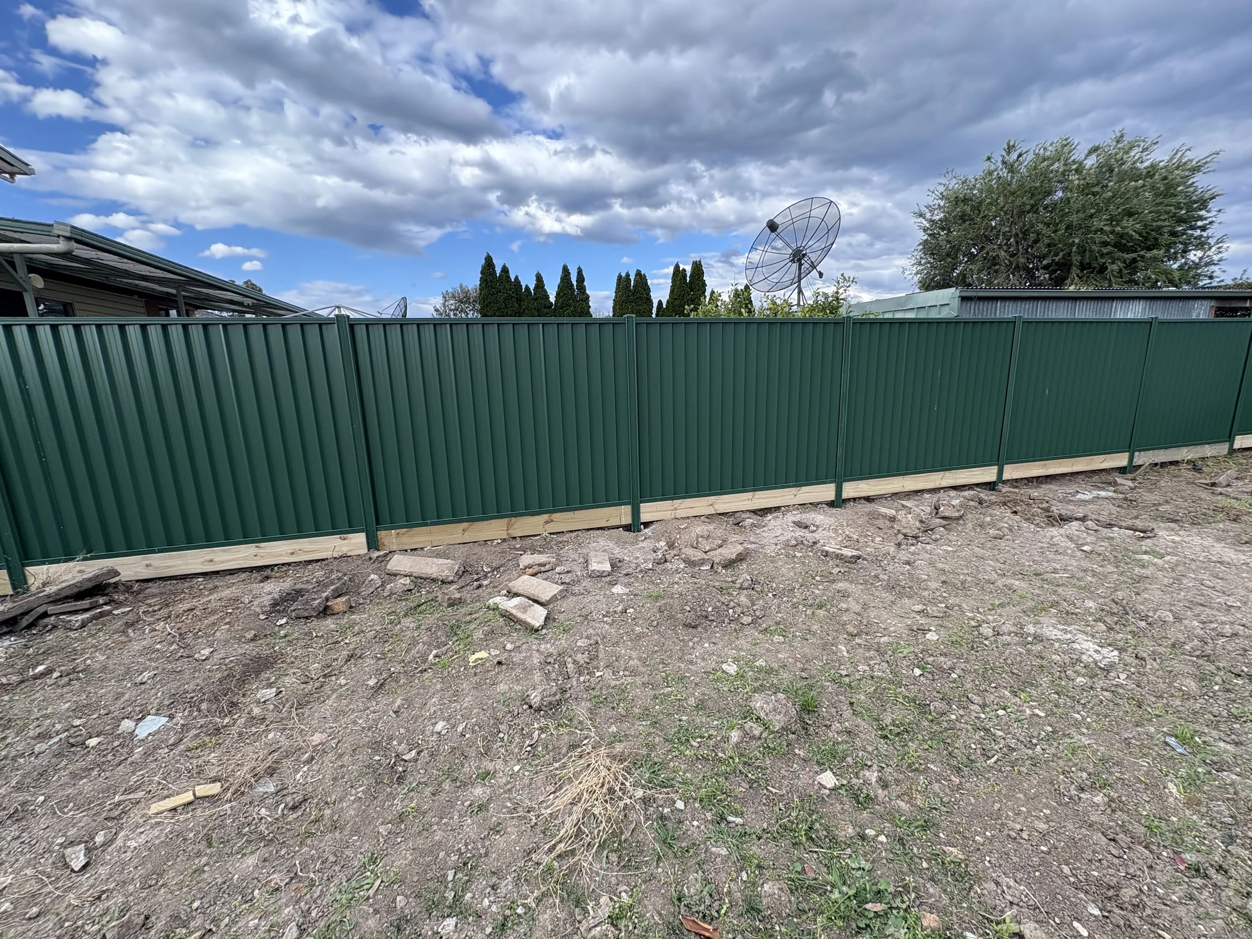 Reservoir- Colorbond Fence Cottage Green with Sawtooth Panels