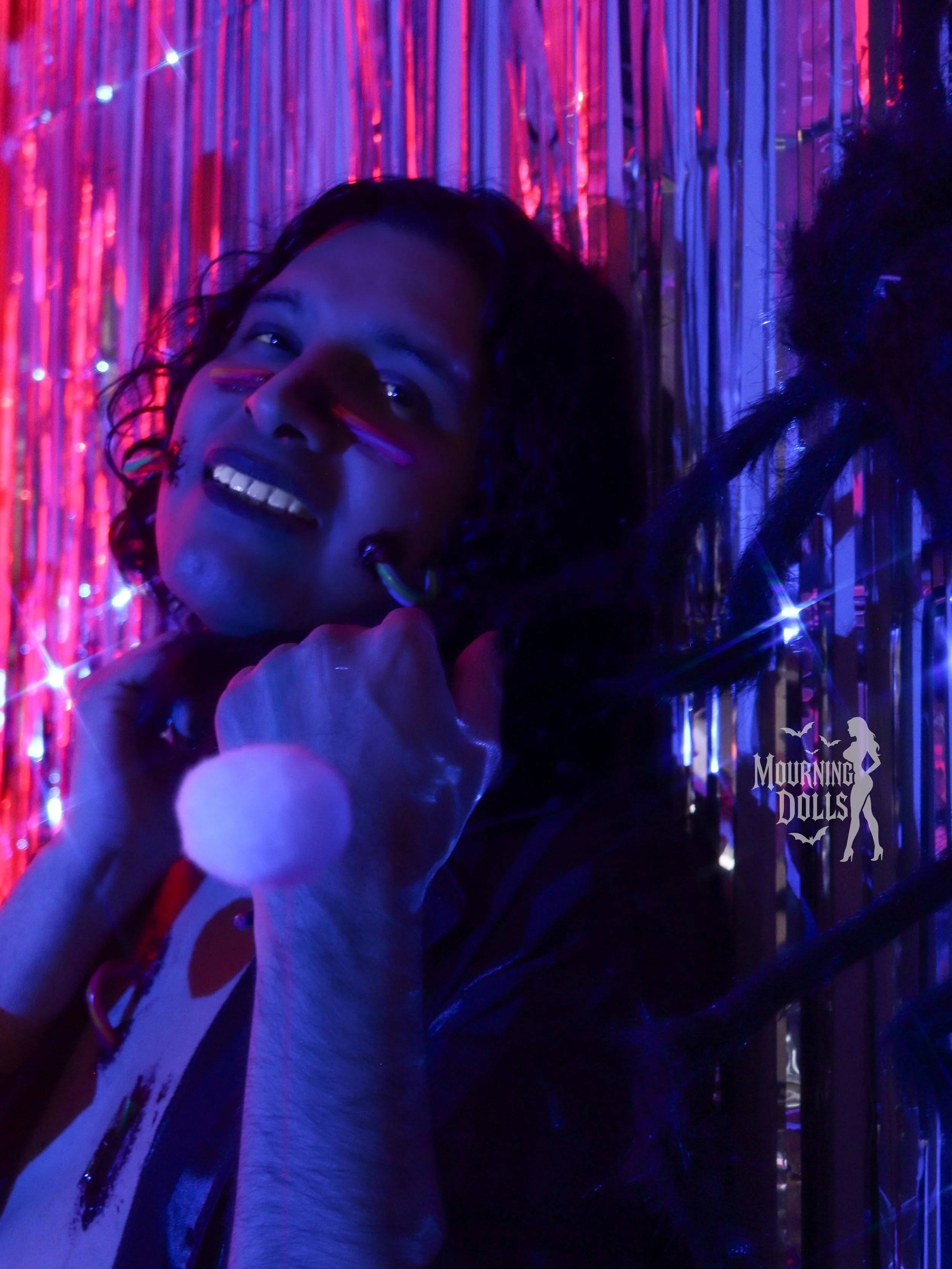 7 - Dreamcore Christmas Bee Obsidian 4.JPG