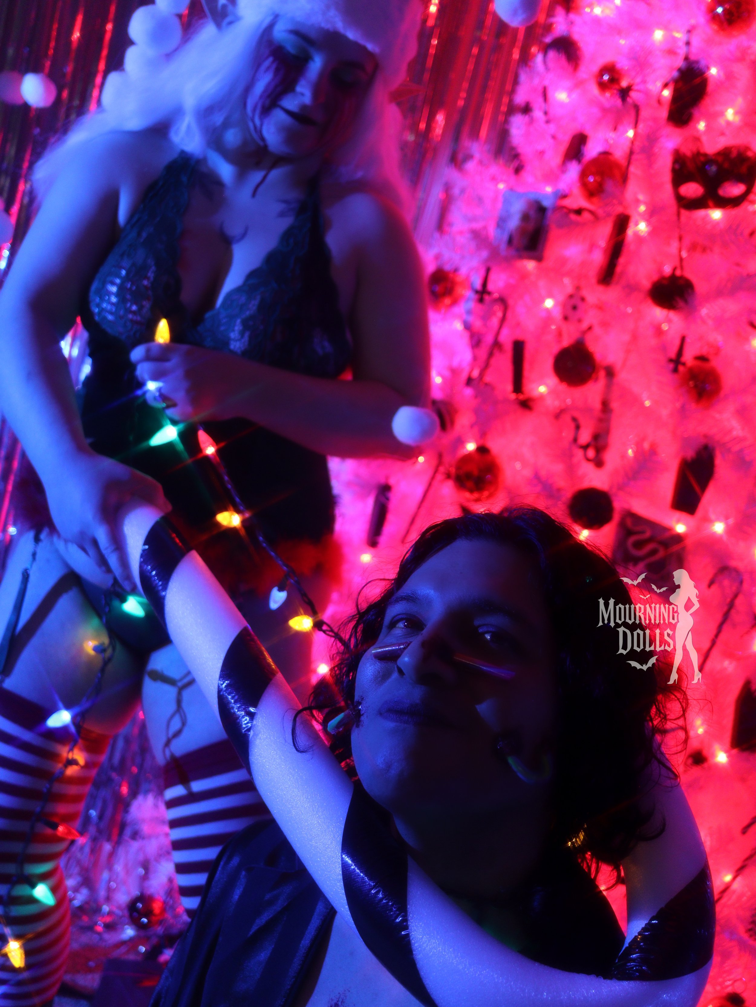 7 - Dreamcore Christmas Bee and Madi 1.JPG