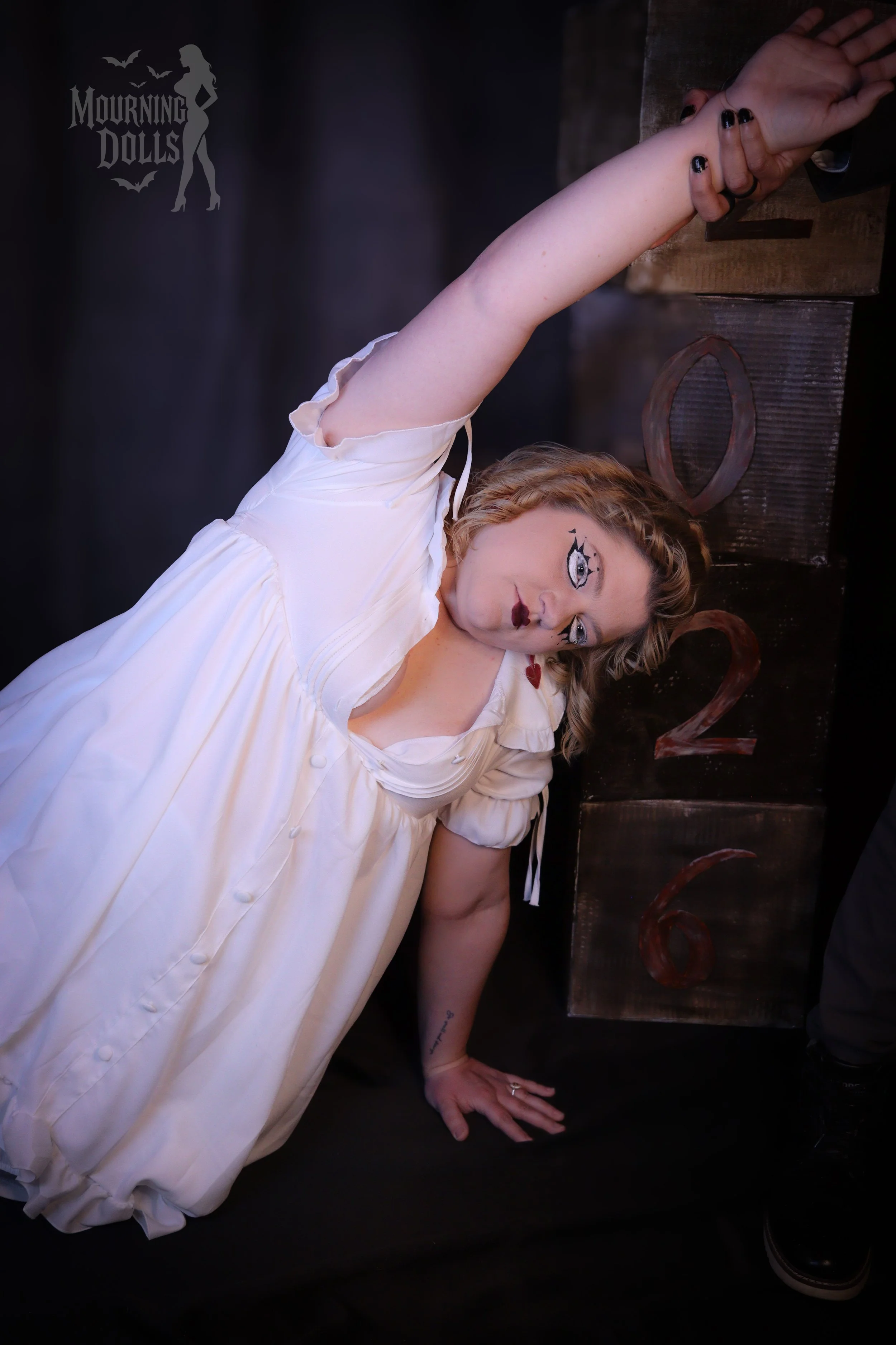 8 - Haunted Toyshop Alice Valentina 14.jpg