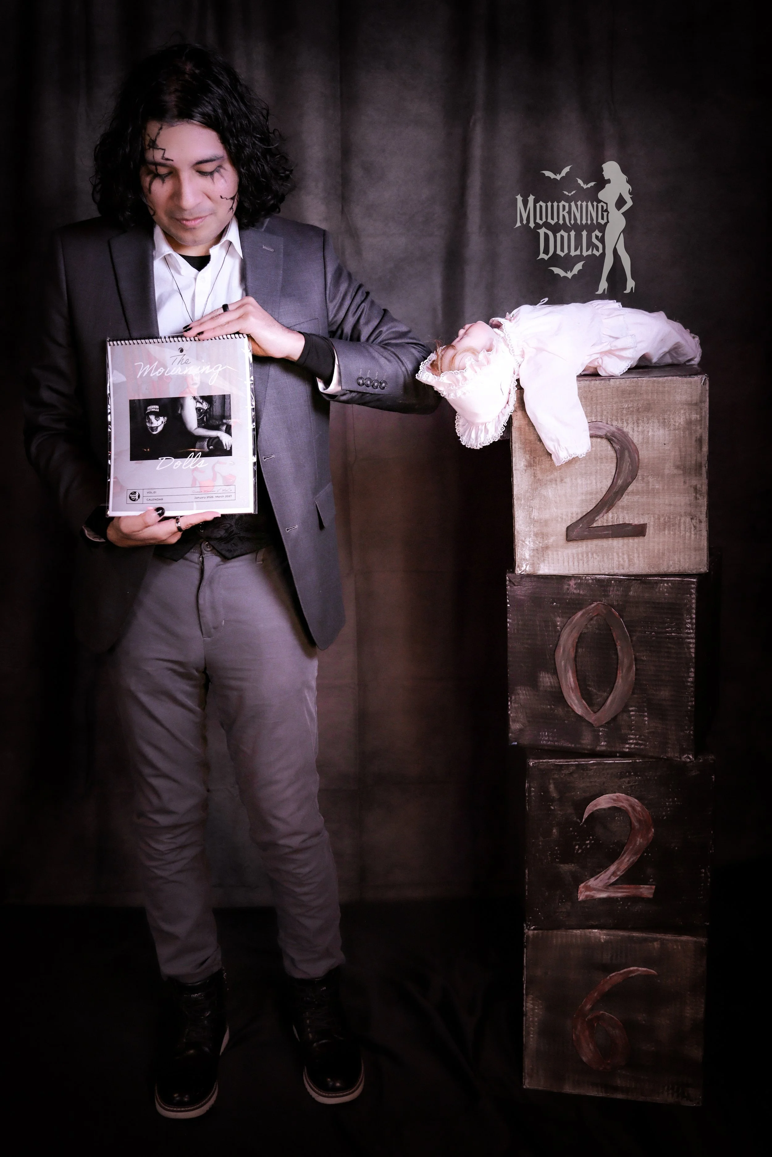 8 - Haunted Toyshop Bee Obsidian 5.JPG