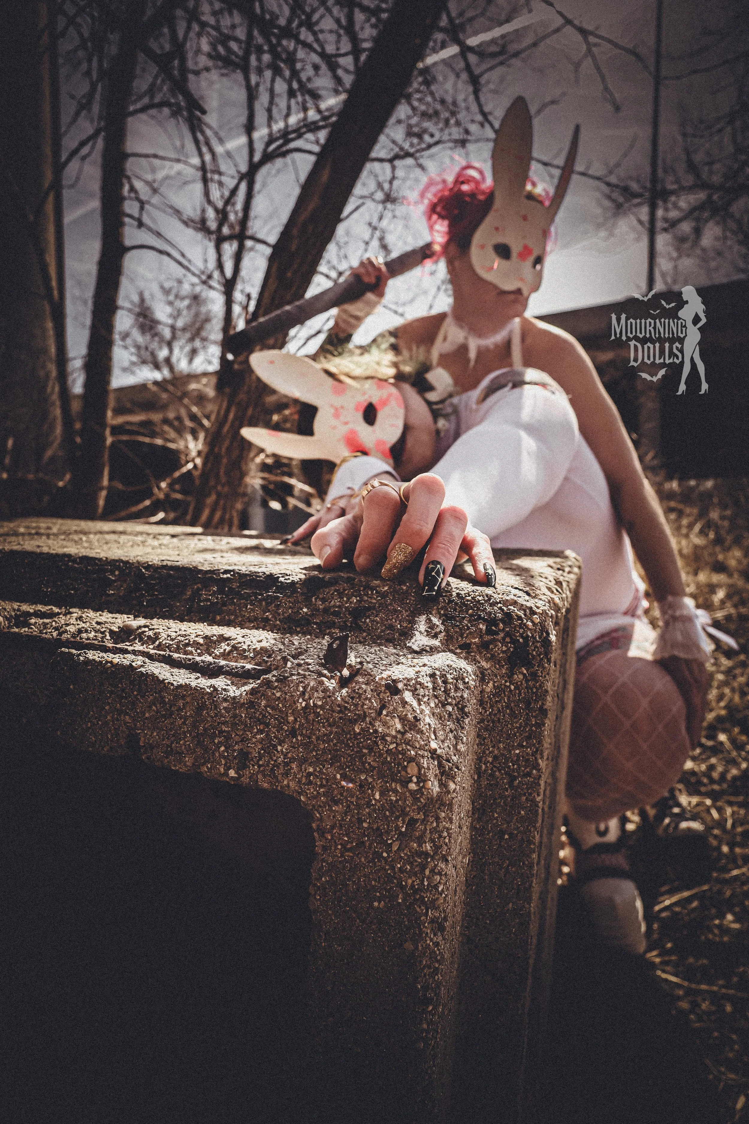 10 - The Hunt Storyline Hailey and Ash 5.jpg