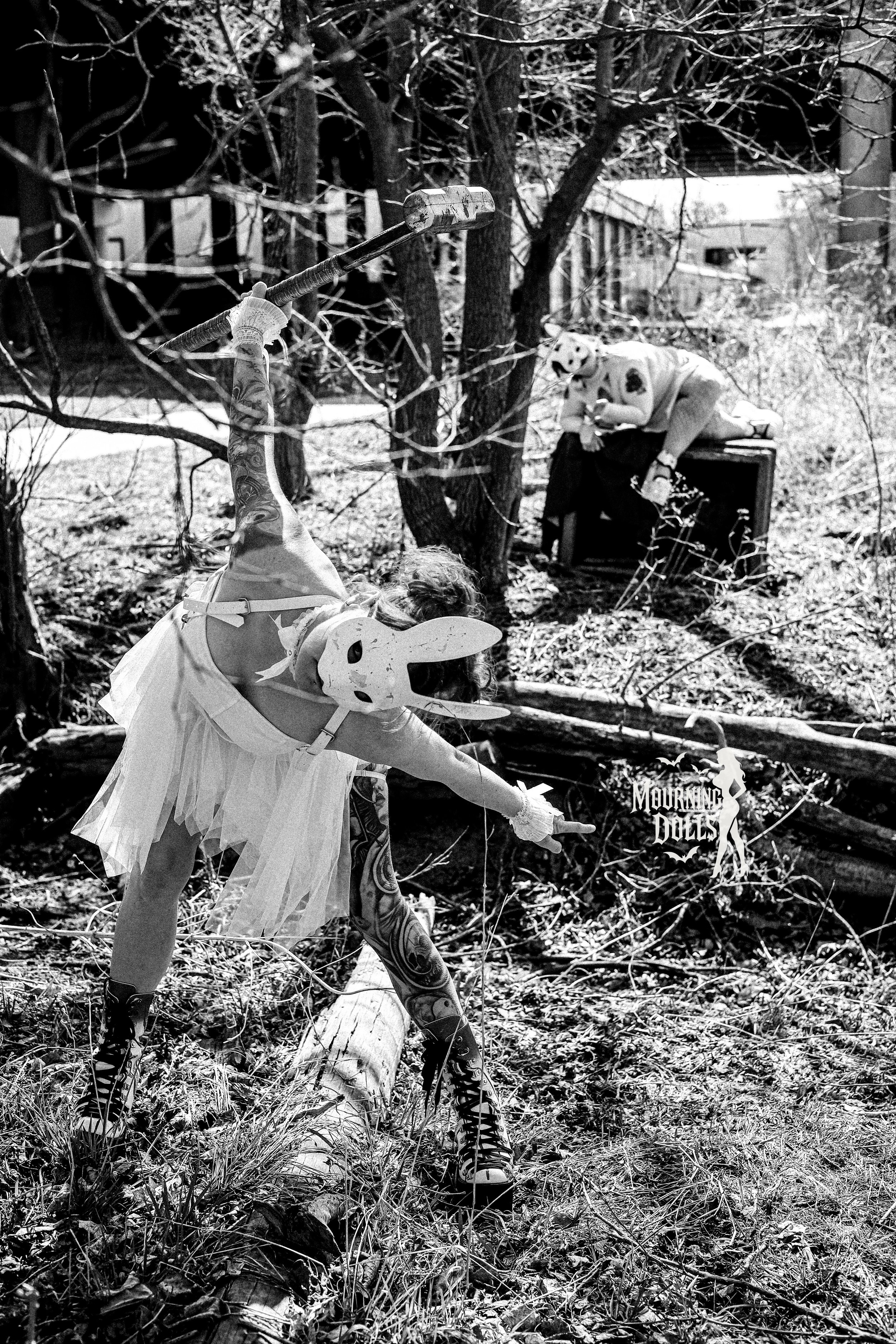 10 - The Hunt Storyline Hailey and Ash 1.jpg