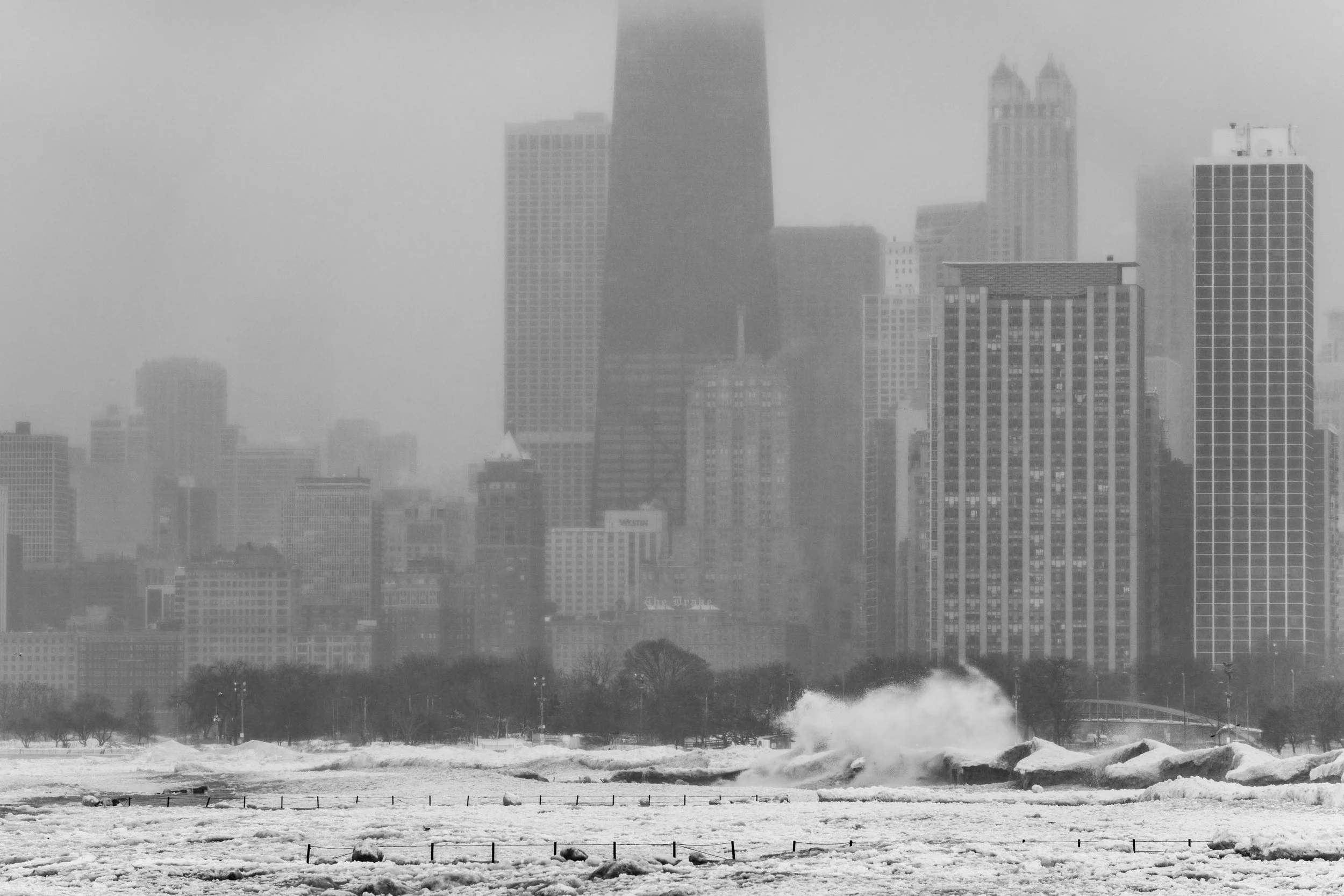 2505_ChicagoDaBeautiful_WinterStorm_RowdyLakeMichiganFullerton_WebsiteSeries0683-2.jpg