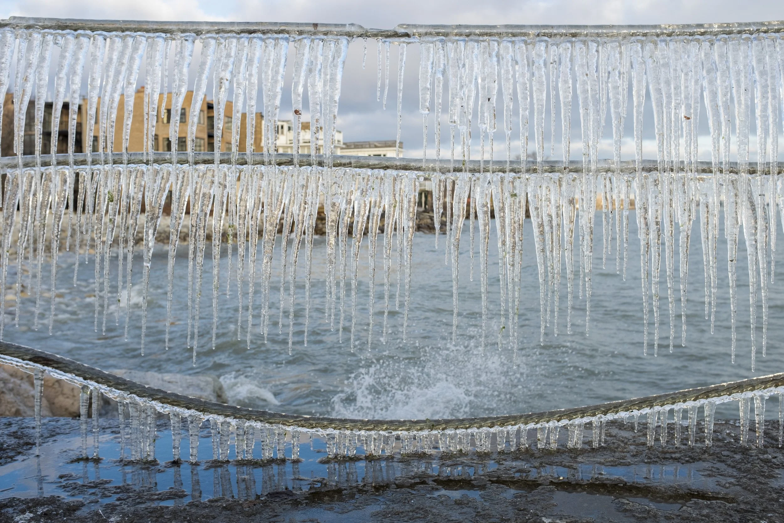 26_ChicagoDaBeautiful_FangsofLakeMichigan_Icicles_Edit2-3.jpg