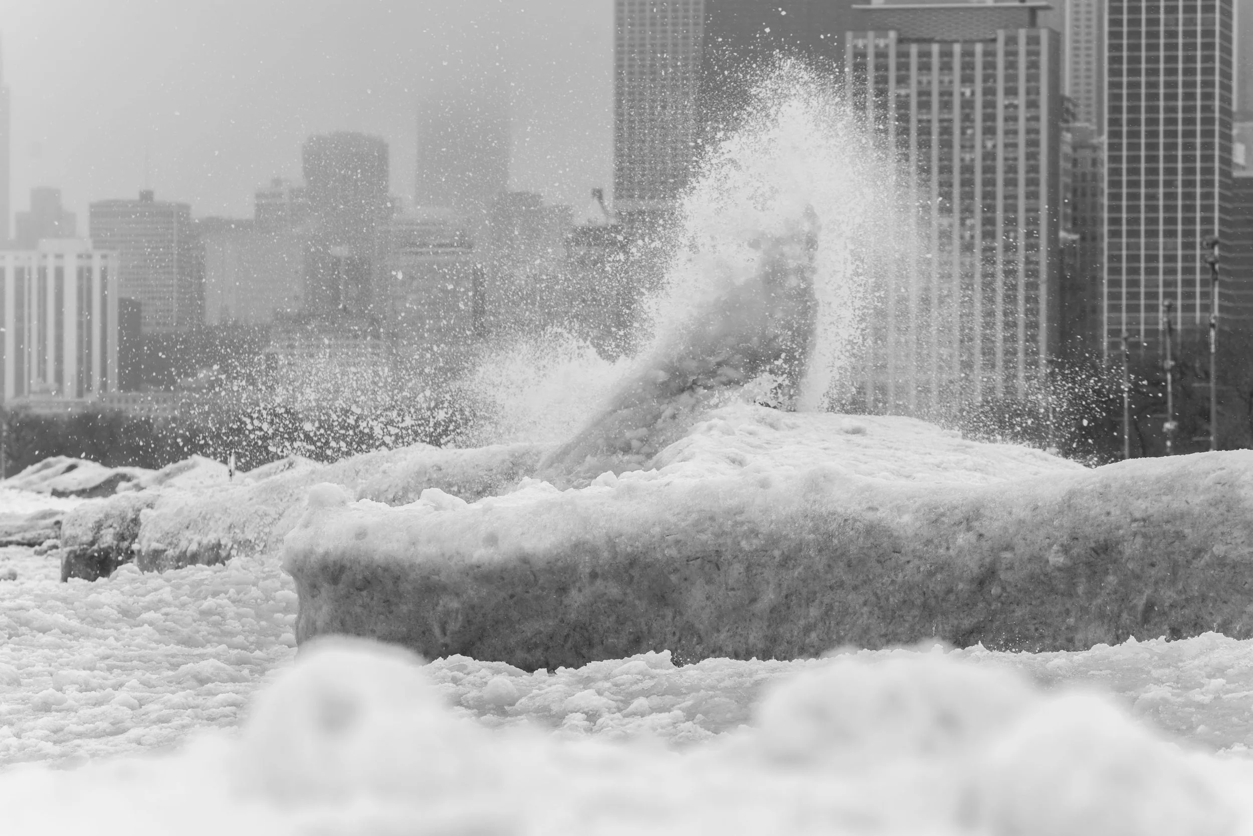 2505_ChicagoDaBeautiful_WinterStorm_RowdyLakeMichiganFullerton_WebsiteSeries0755-2.jpg