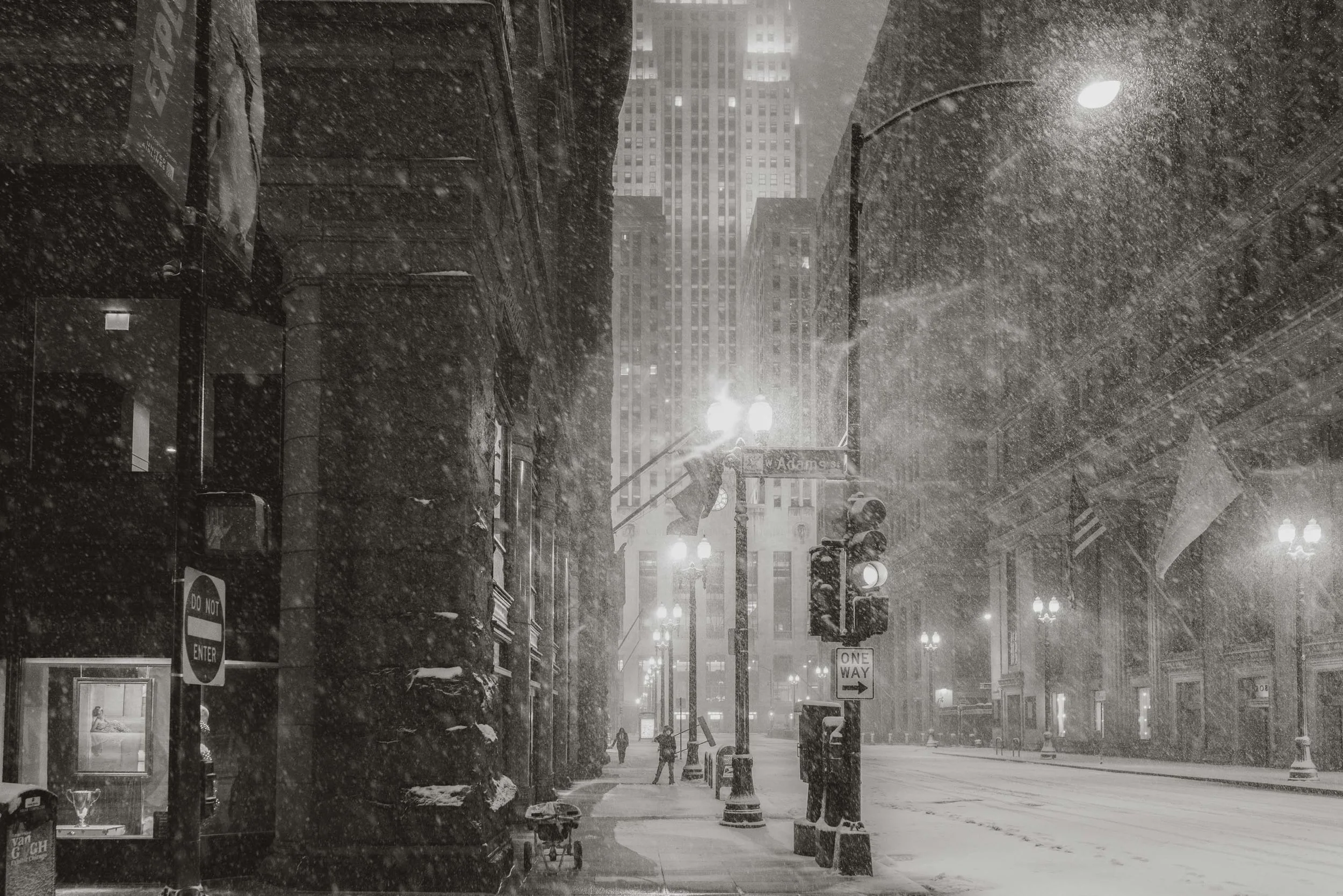 2101_BWDowntownChicagoDaBeautifulWinterStormLasalle_WaterTower_series_Website0914.jpg