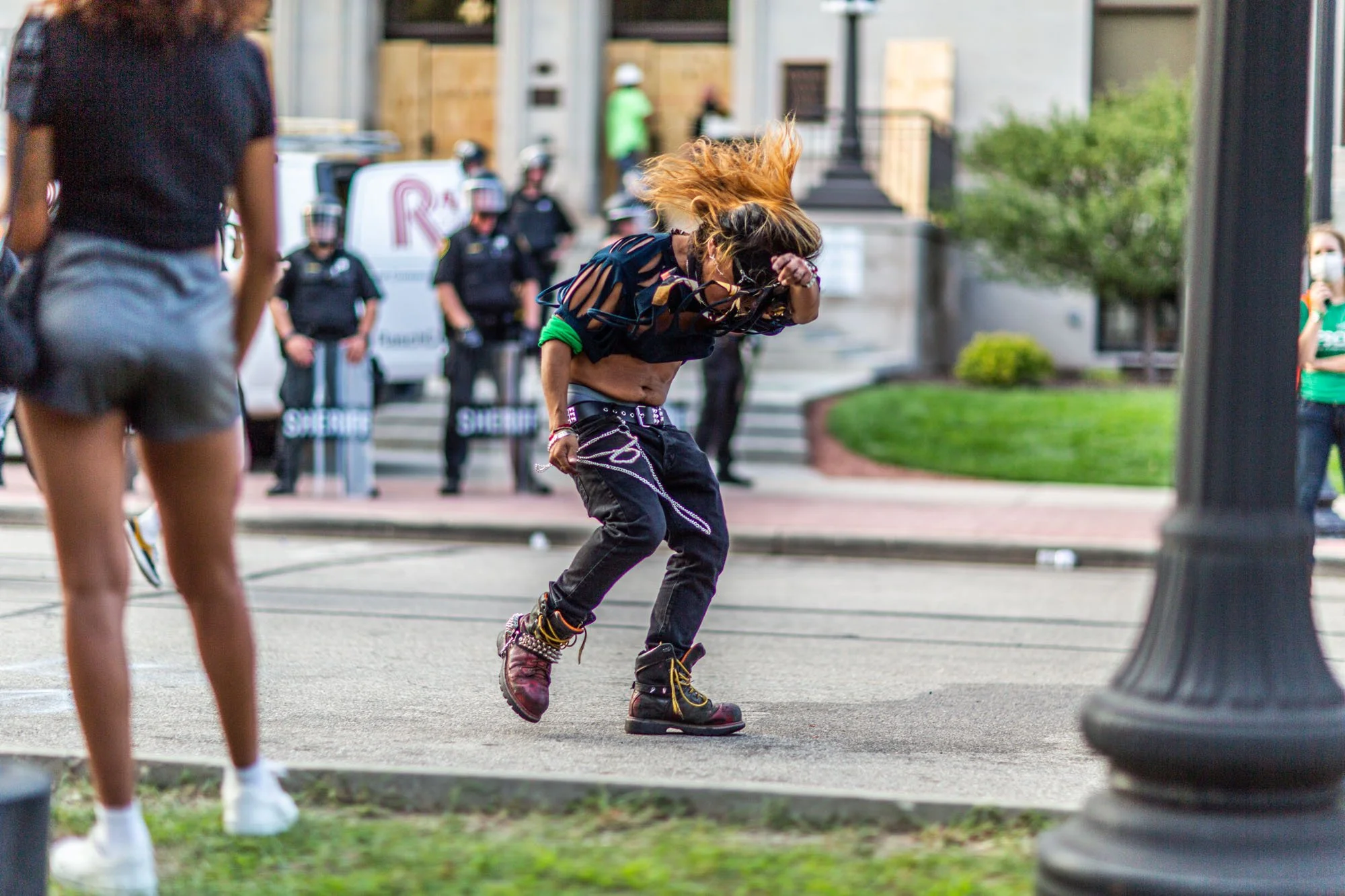 Ass & a rap video. Cops being cops. And some cheesehead workers boarding up the County Court House. I'd say that's a recipe for a banger of a music video. 