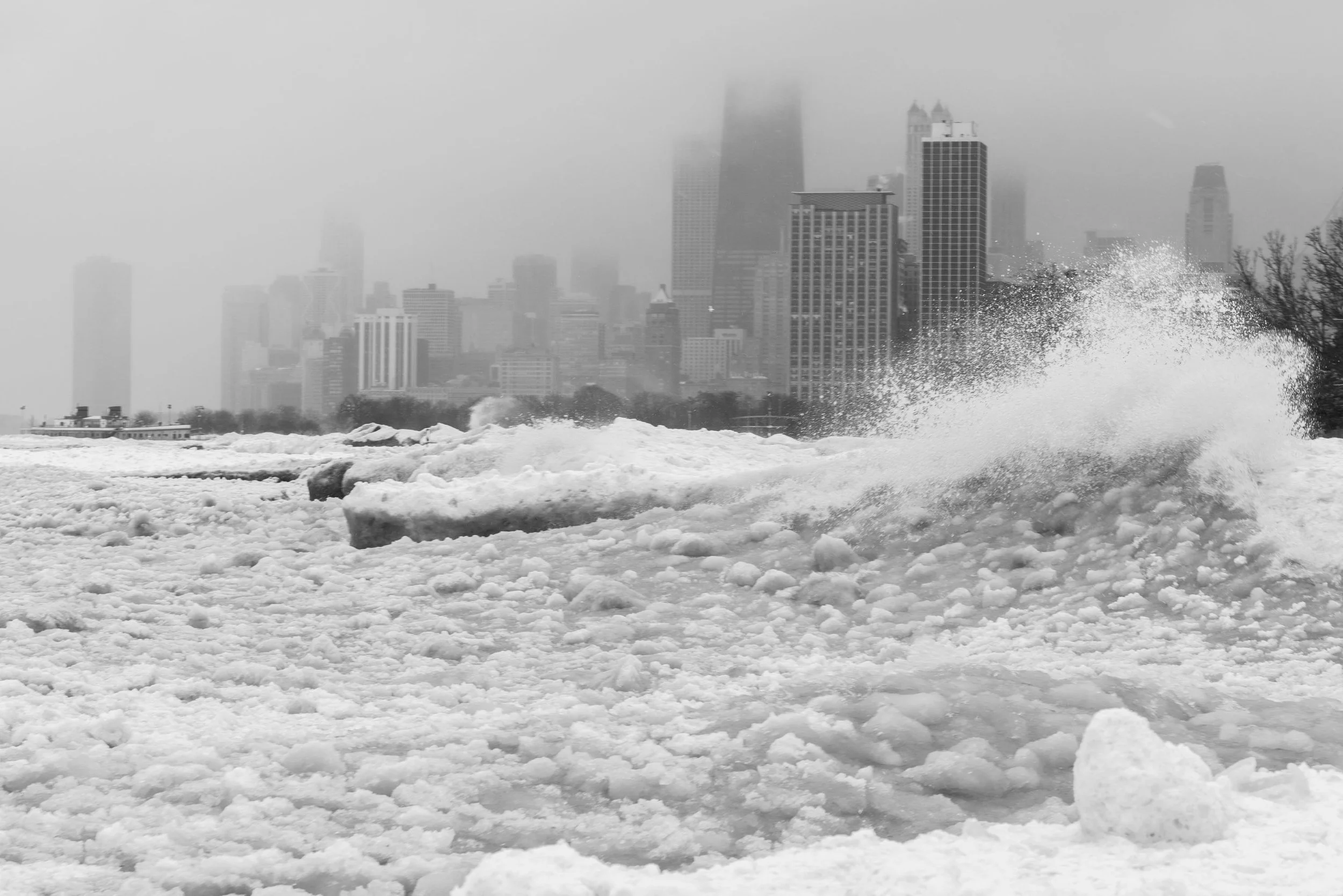 2505_ChicagoDaBeautiful_WinterStorm_RowdyLakeMichiganFullerton_WebsiteSeries0728.jpg