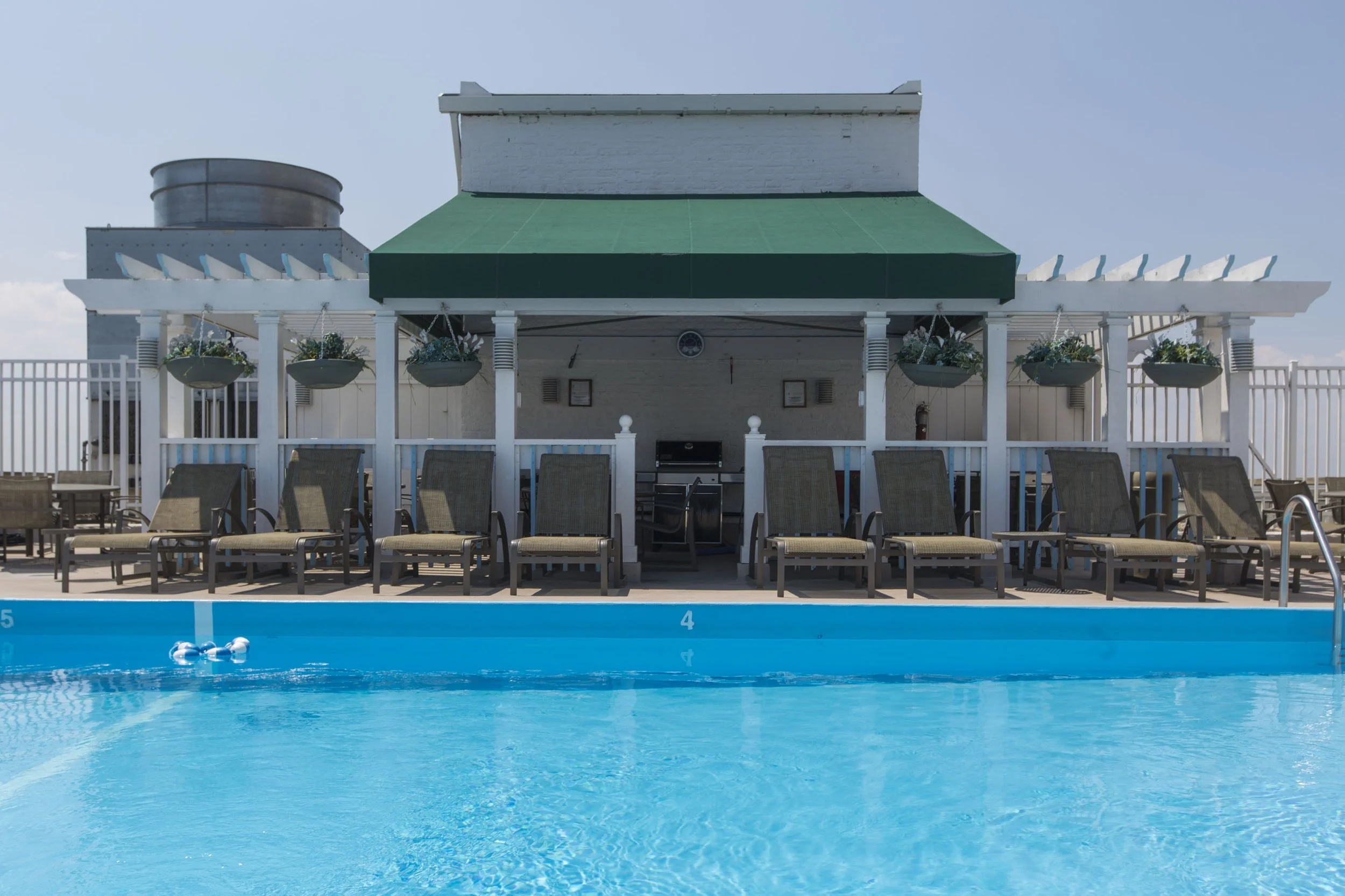 The Pierre - 2100 N. Lincoln Park West