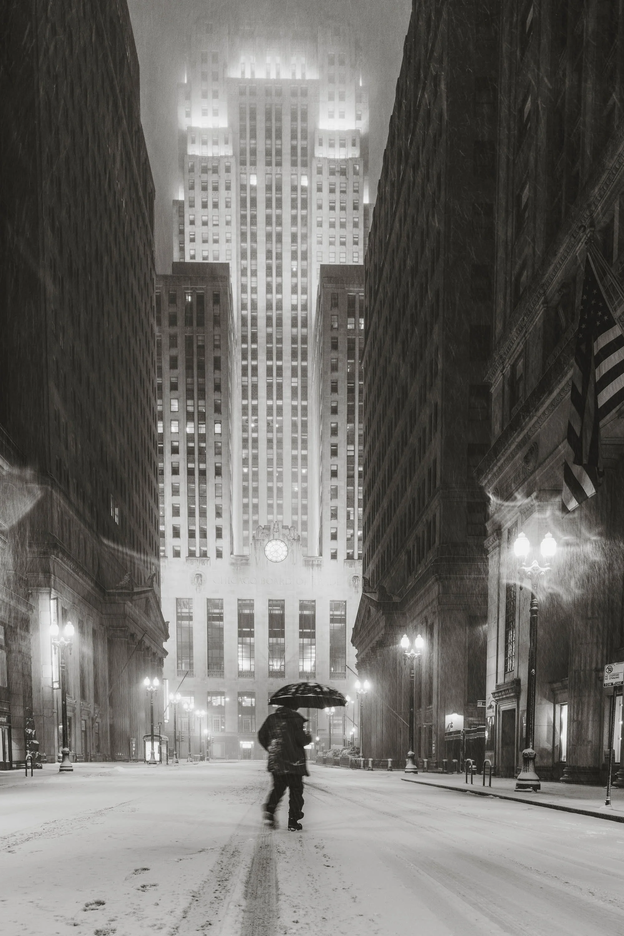 2101_BWDowntownChicagoDaBeautifulWinterStormLasalle_WaterTower_series_Website0853.jpg