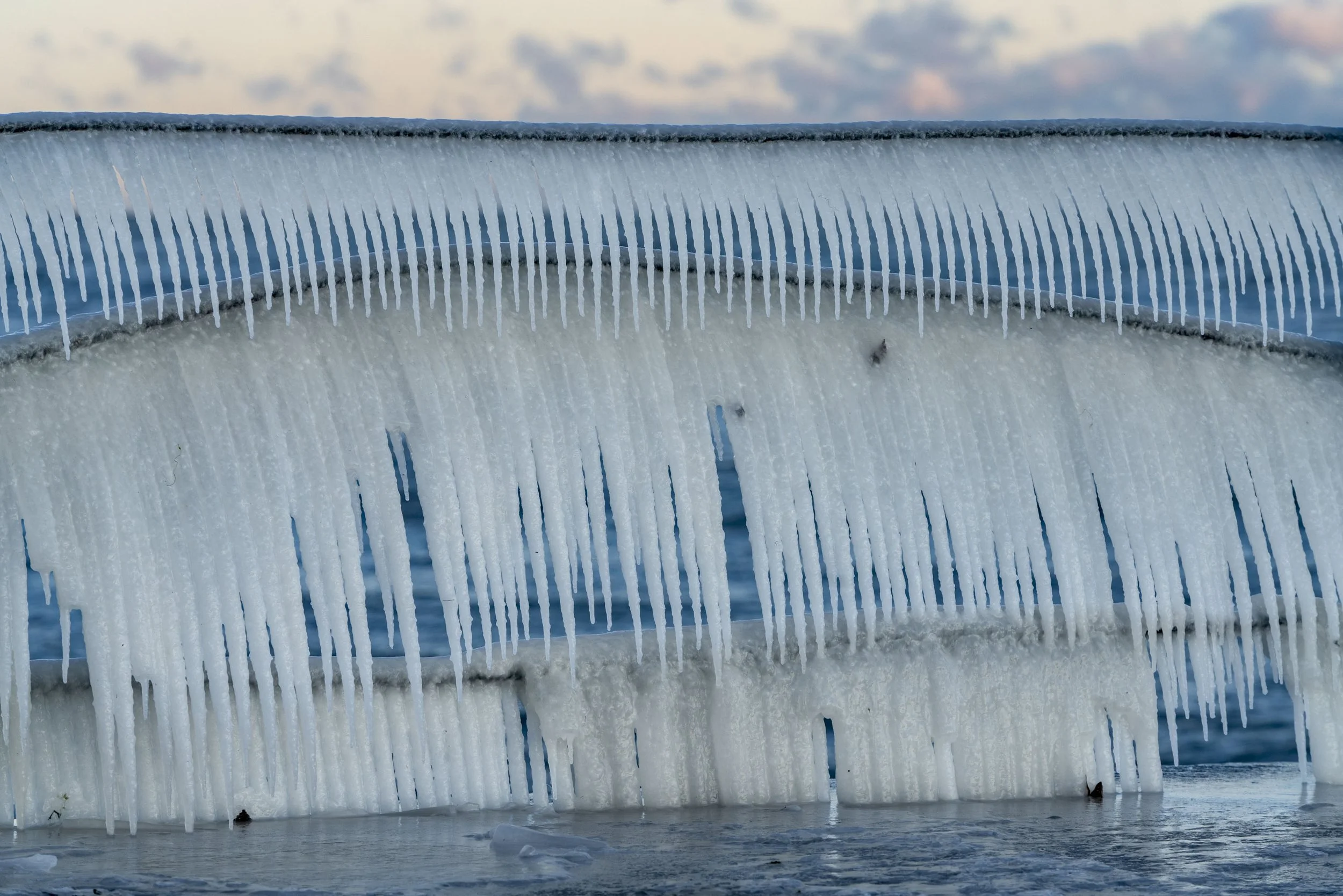 26_ChicagoDaBeautiful_FangsofLakeMichigan_Icicles_Website 2.jpg