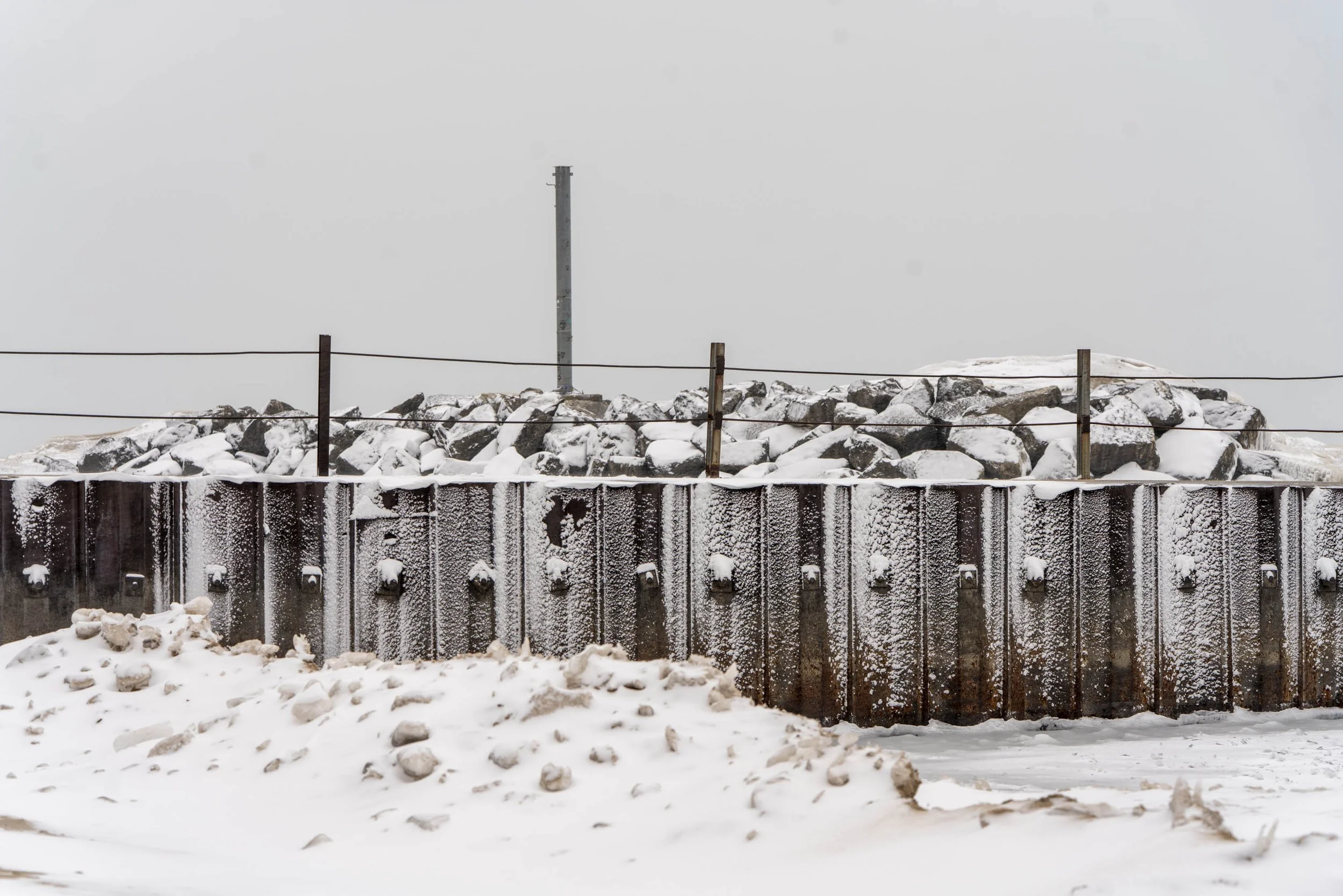 250210_ChicagoDaBeautiful_ChicagoWinter_RogersPark_LakeMichigan_Website 4005.jpg