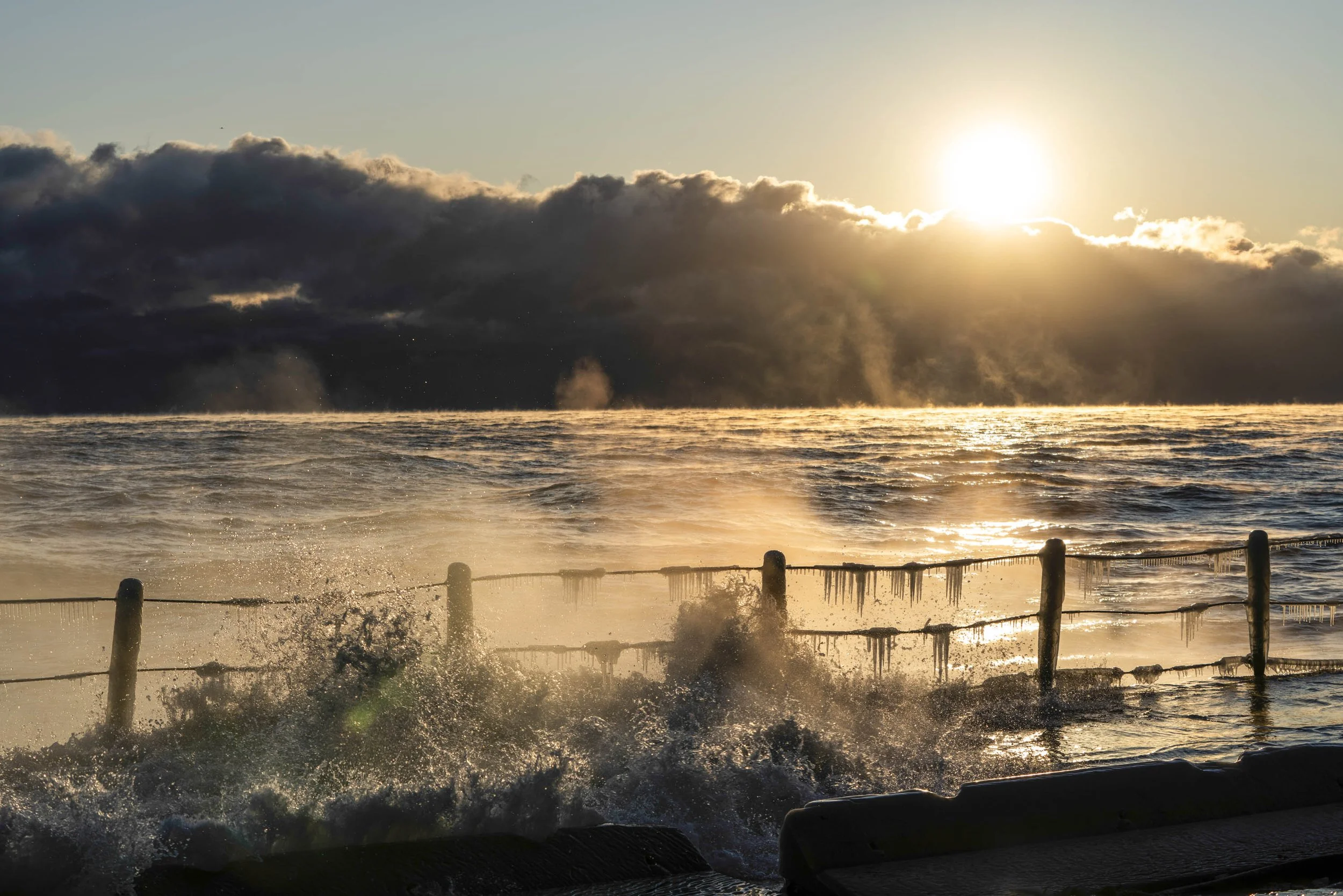 26_ChicagoDaBeautiful_FangsofLakeMichigan_Icicles_Website 2-2.jpg