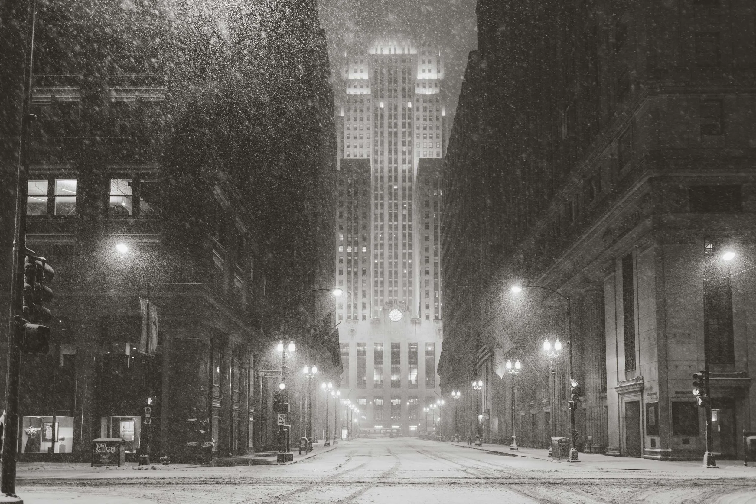 2101_BWDowntownChicagoDaBeautifulWinterStormLasalle_WaterTower_series_Website2.jpg