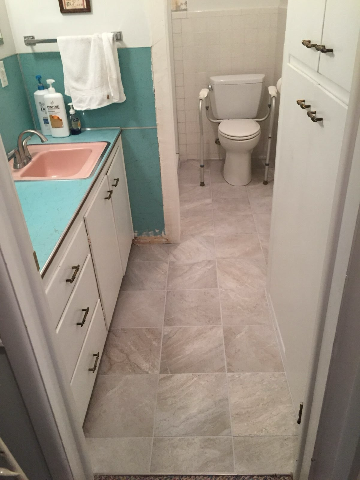 Murray, Utah bathroom vanity before cabinet refinishing and updating