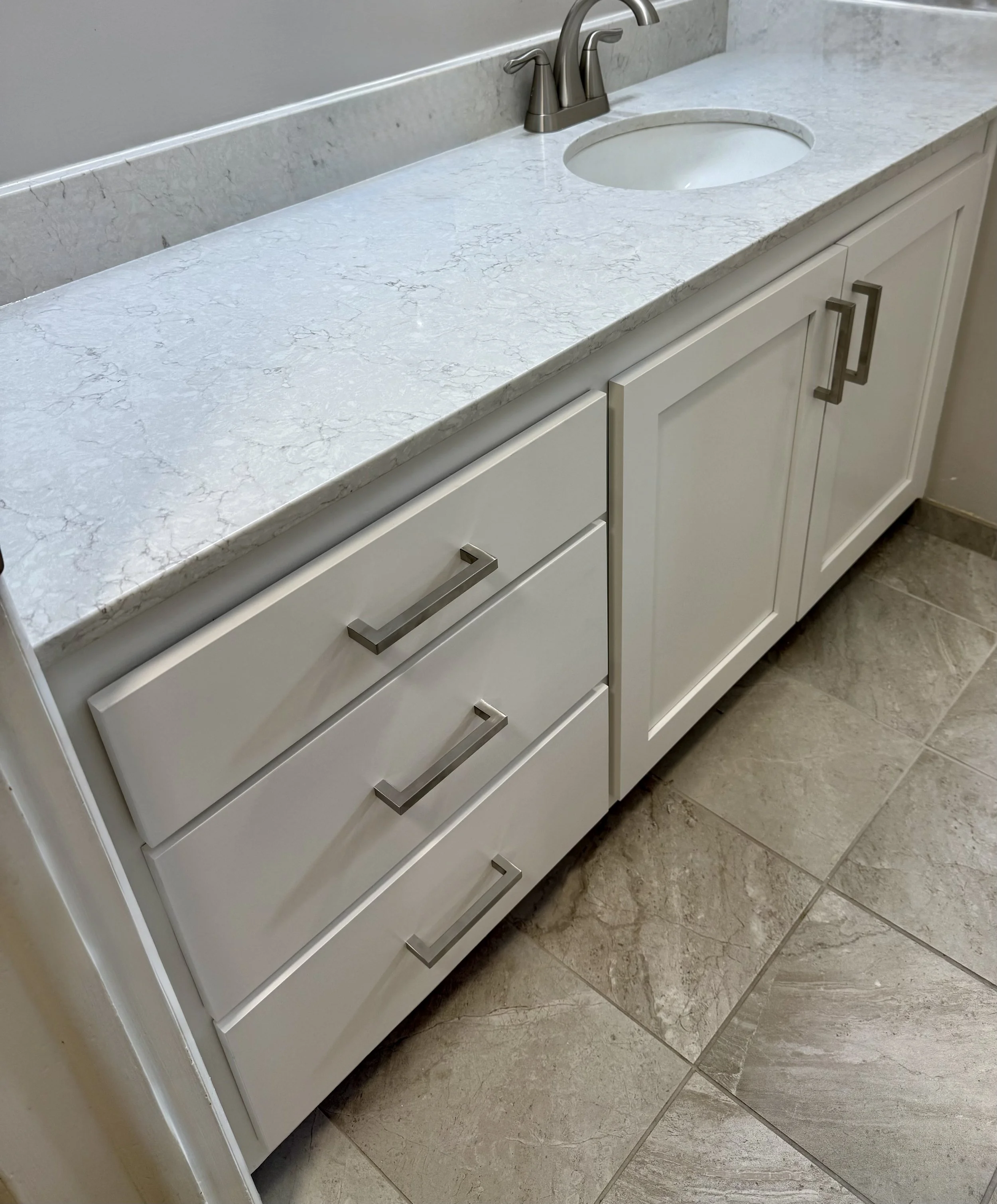 Murray, Utah bathroom vanity after cabinet refinishing with new Shaker doors and drawer fronts