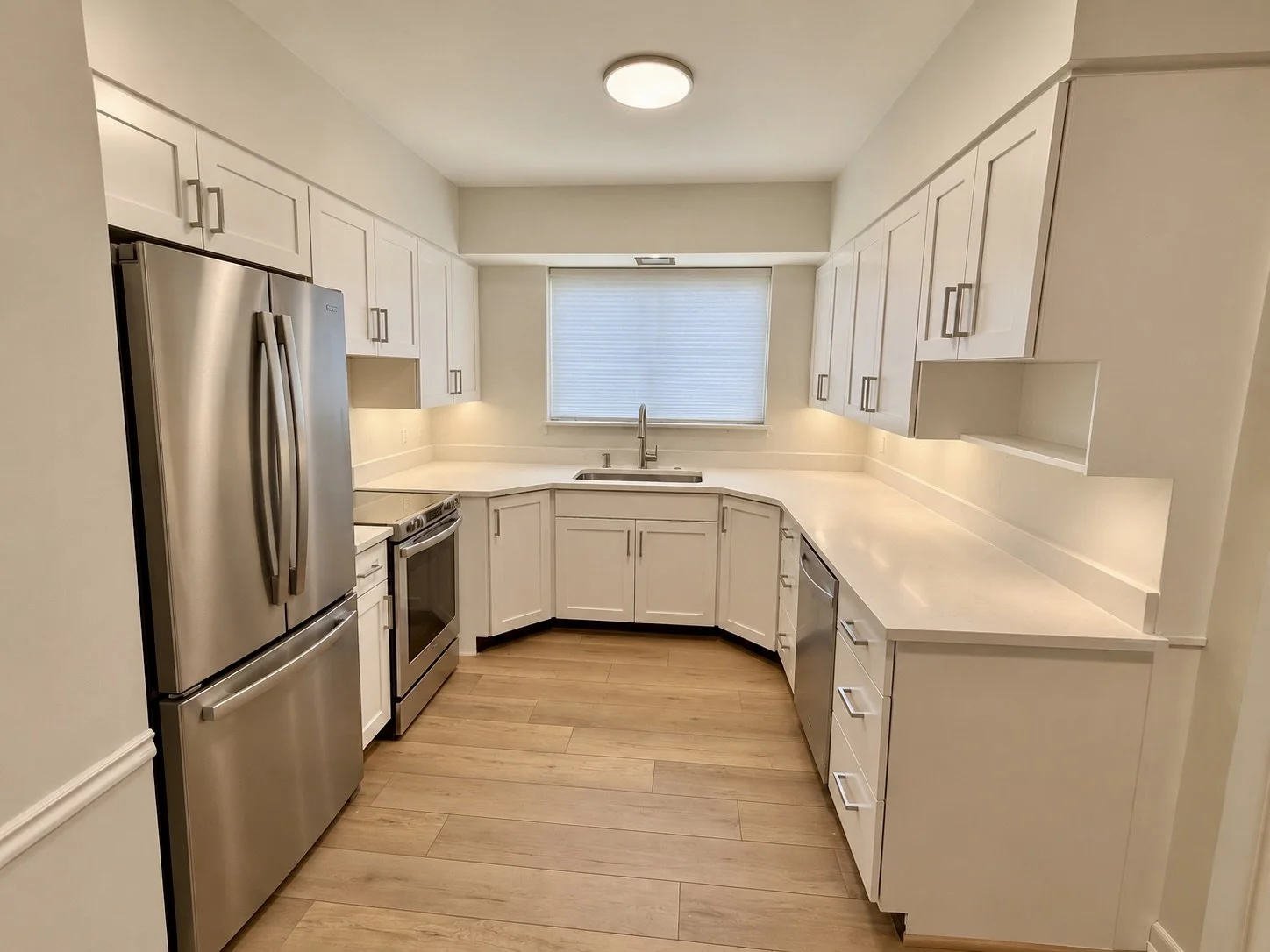 Murray, Utah kitchen after cabinet refinishing with new Shaker doors and drawer fronts painted Sherwin Williams Snowbound