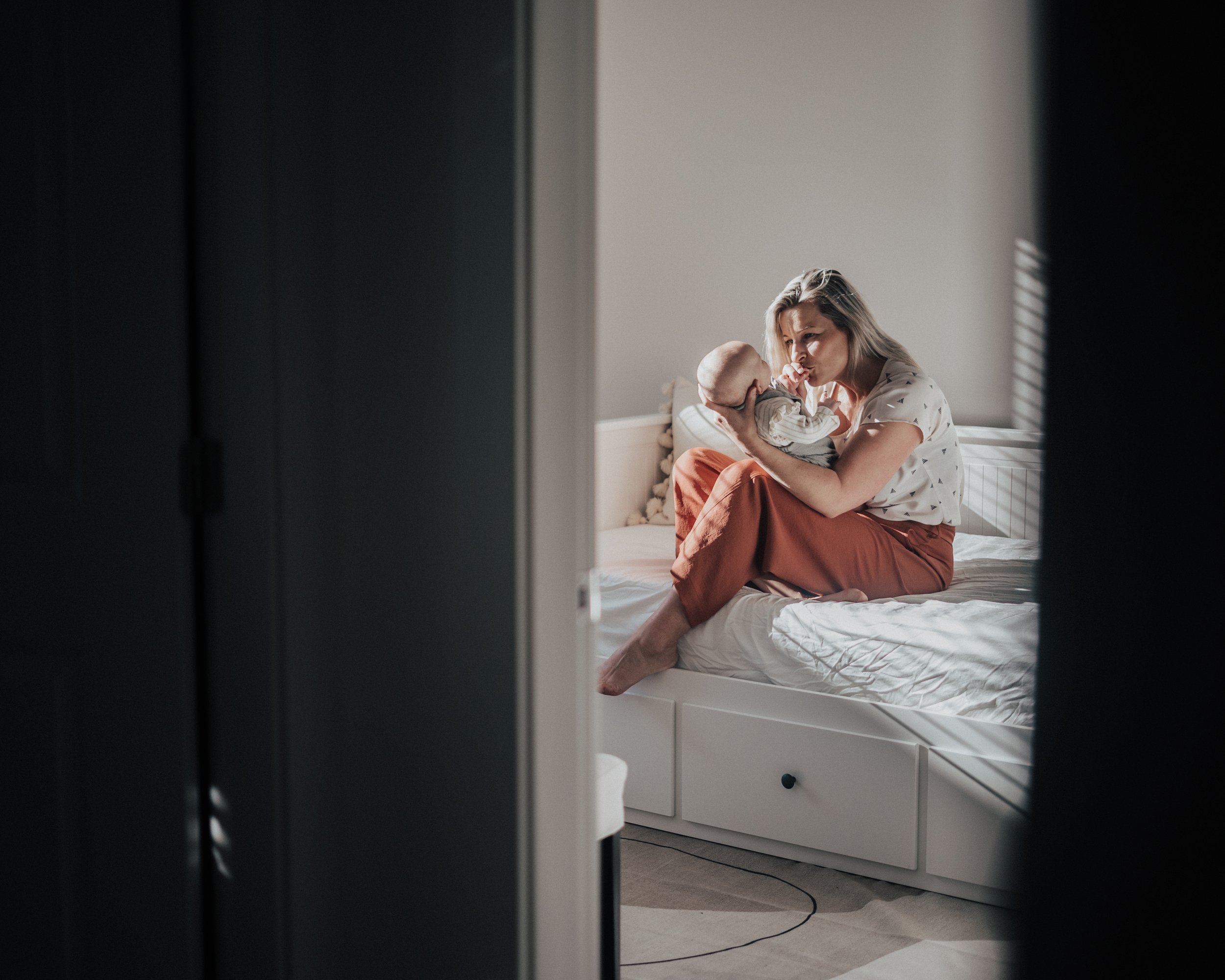 mother newborn photography
