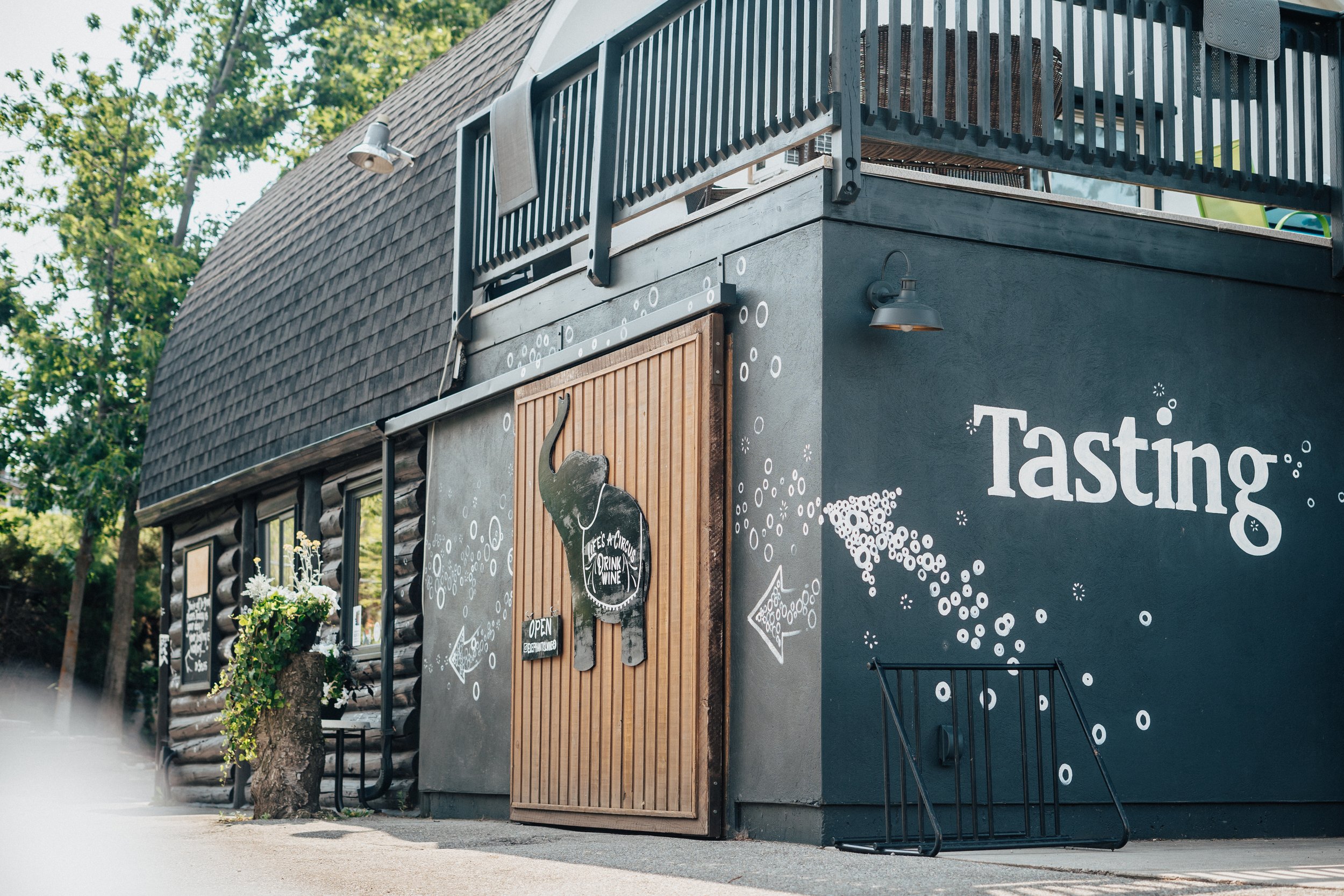 tasting room penticton photography