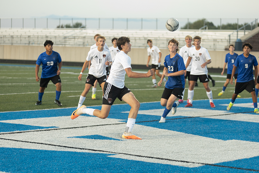 Soccer Moves to 3-0 With Win Over Defensive-Minded Spartans