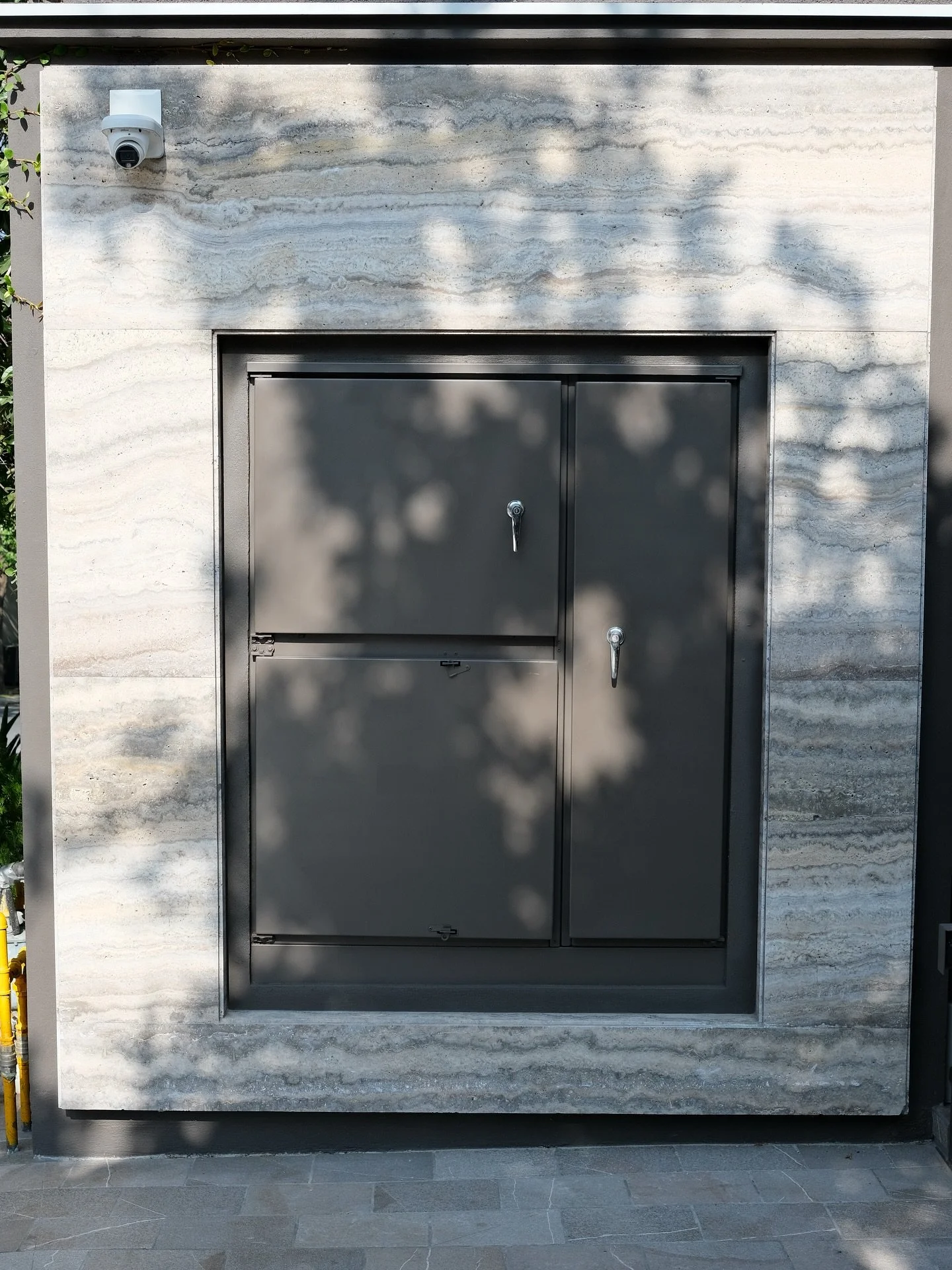 Abierto y cerrado. Para nosotros hasta las instalaciones a pie de calle deben de verse bien.

#Arquitectura #Construccion #Dise&ntilde;oArquitectonico #ArquitecturaResidencial #ResidencialDeLujo #ViviendaDeLujo #Monterrey #SanPedroGarzaGarcia #Constr