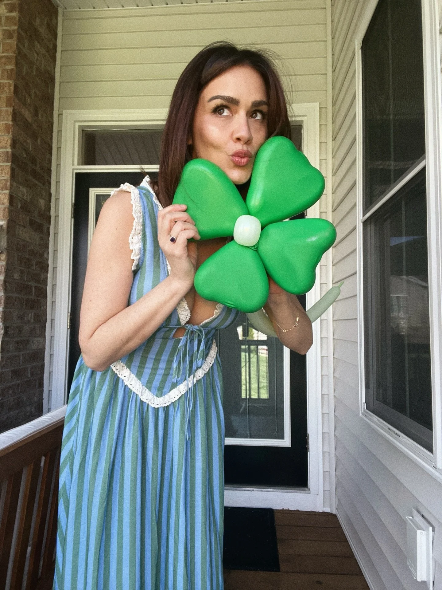 Let&rsquo;s talk luck 🍀
I&rsquo;m lucky to have the most amazing clients who trust me with their celebrations! 
But what&rsquo;s not luck is the time, practice, and growth behind it.
First time creating a 4-leaf 🍀 clover with 260s&mdash;always taki